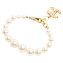 Chanel Armband Perles en chute 2016 Ausgefallene Perlen und goldenes Metall CC Armband