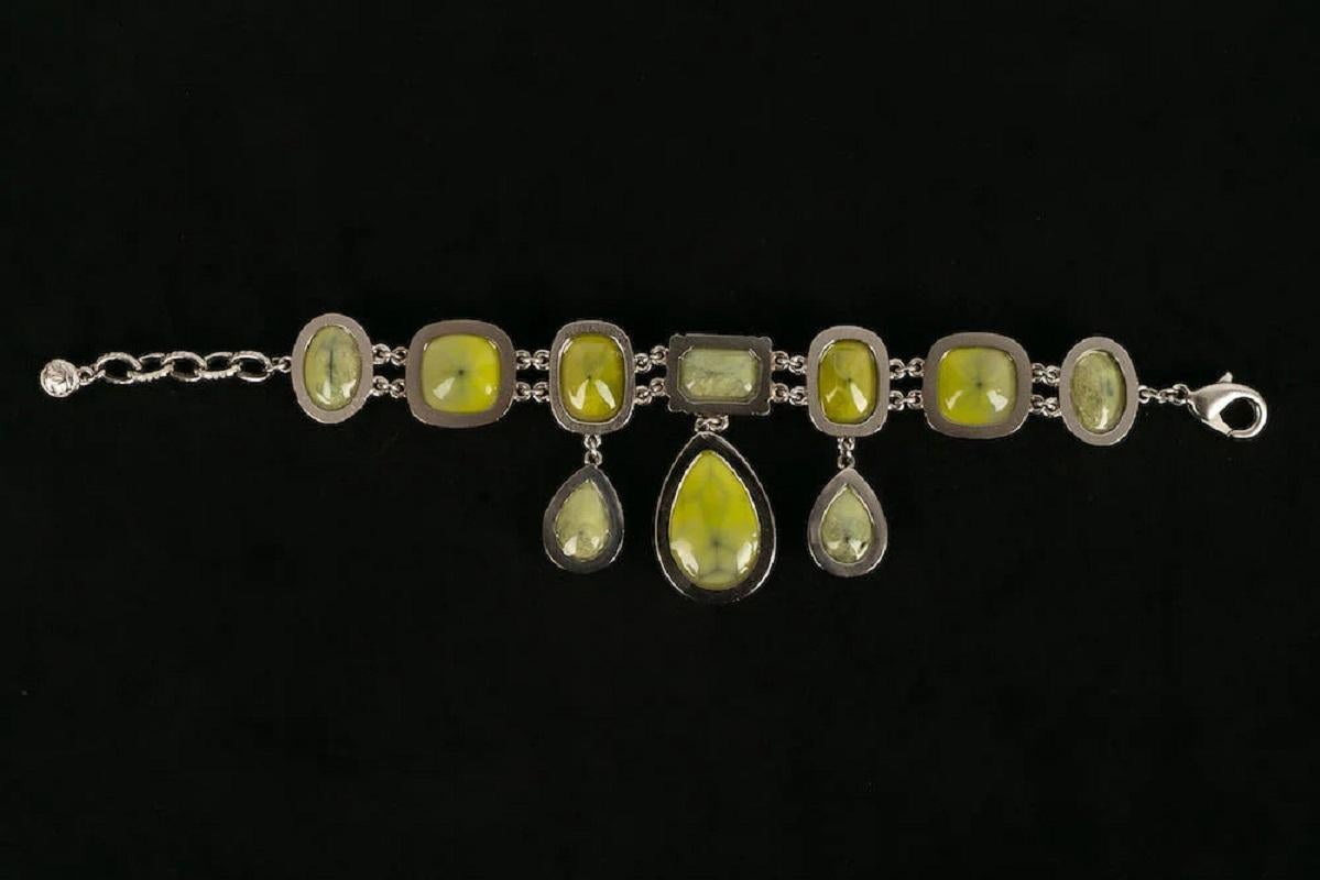 Chanel -(Fashion show) Silver metal bracelet and glass paste cabochons. Fashion show model, unsigned. 
Summer 2018 collection.

Additional information:

Dimensions: 
Length: 18.5 - 20.5 cm

Condition: 
Very good condition
Seller Ref number: BRAB67