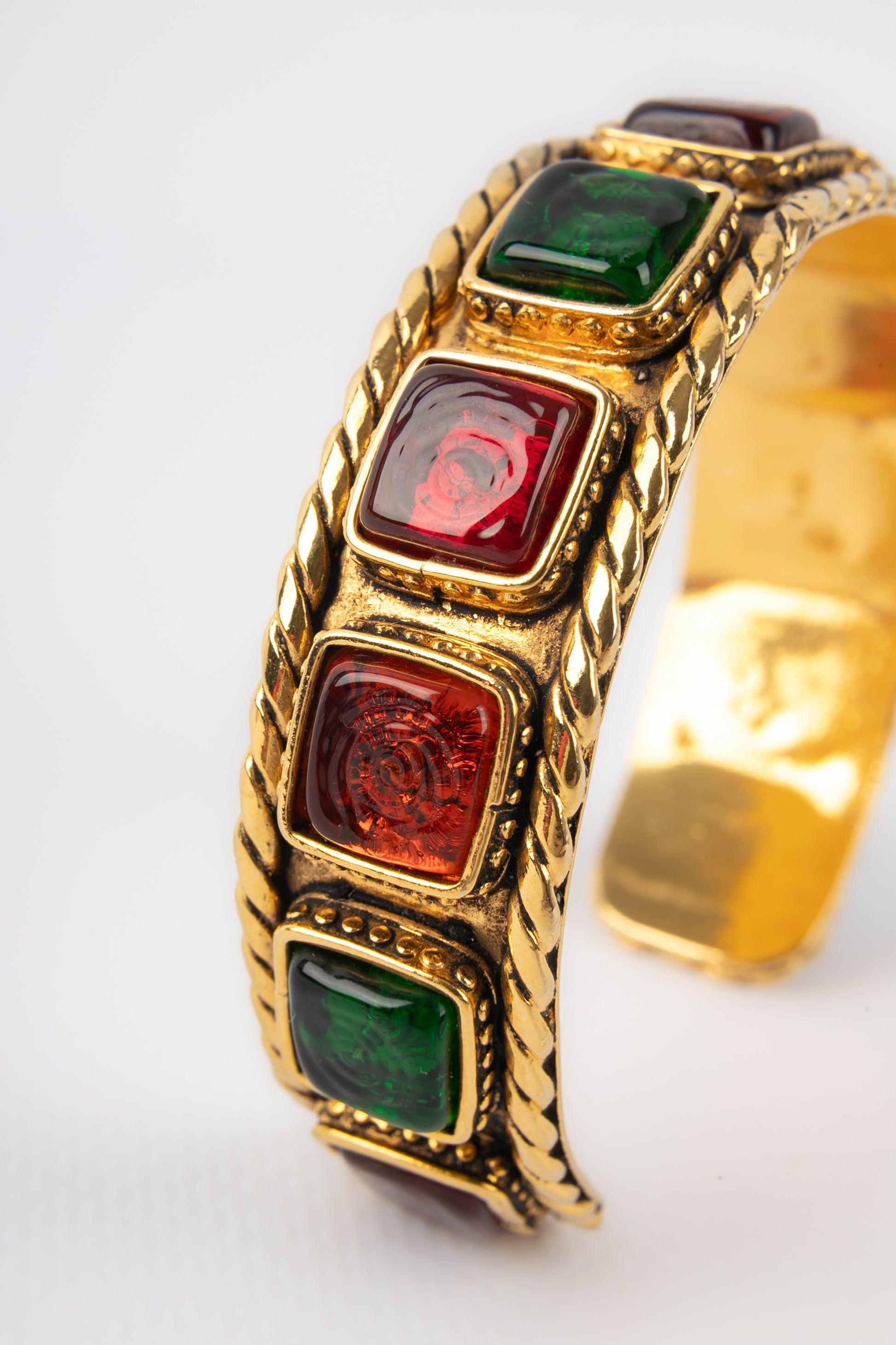 Chanel-Armband mit farbigem Glaspassepartout, 2cc3 1