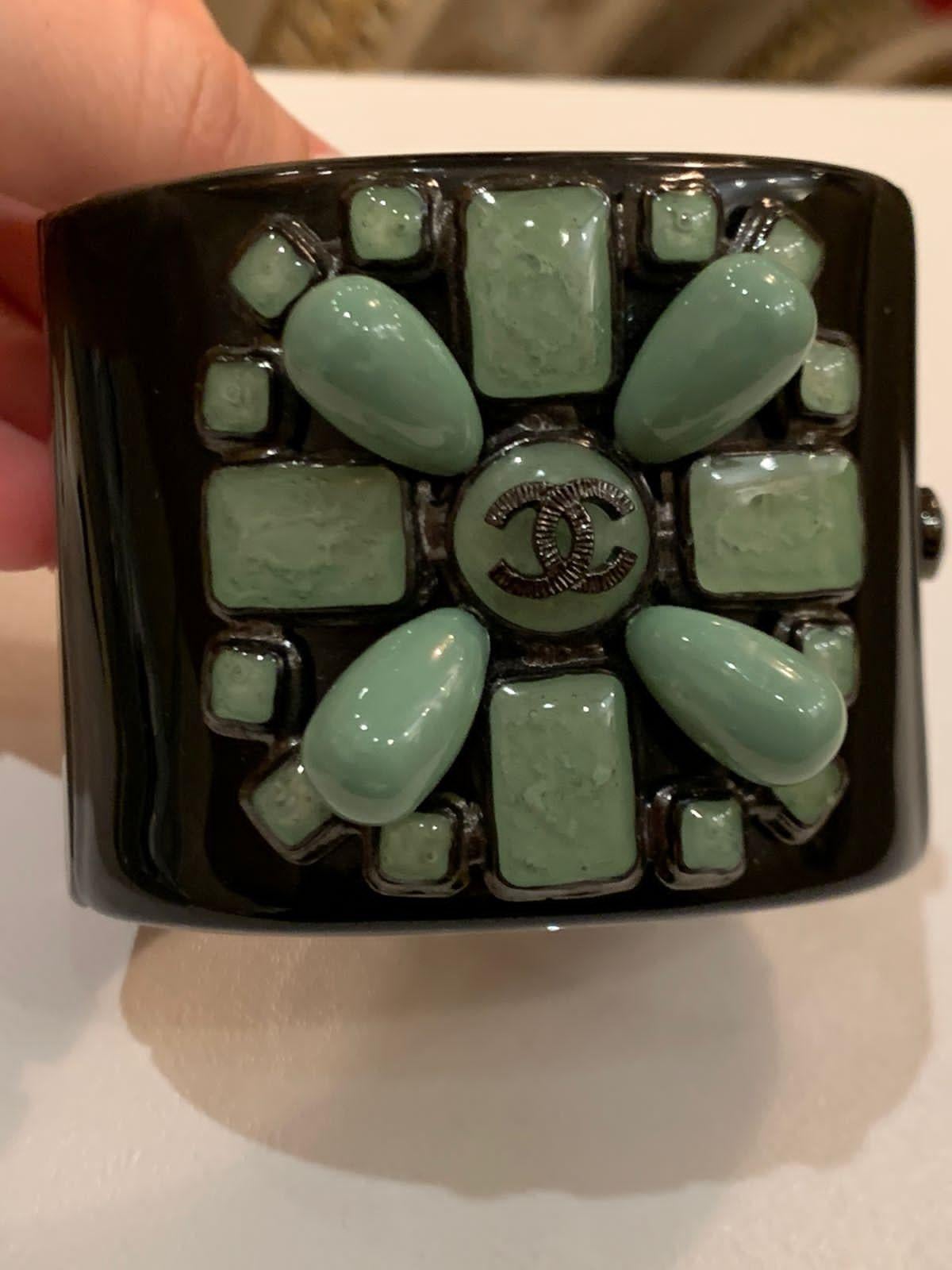Chanel bracelet with green stones In Excellent Condition For Sale In New York, NY