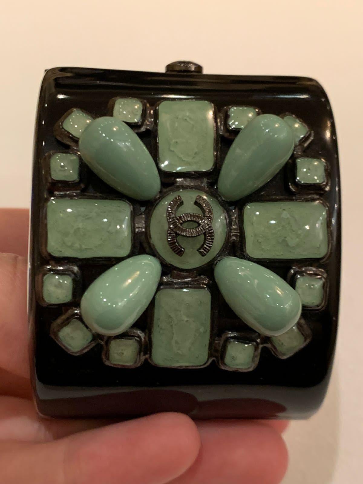 Chanel bracelet with green stones For Sale 4