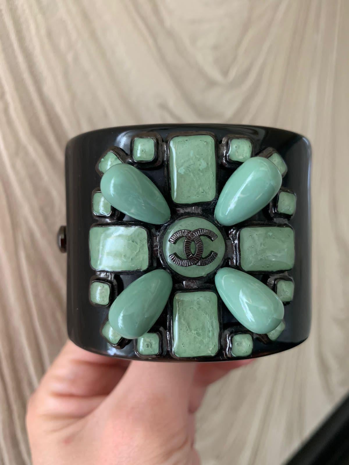 Chanel bracelet with green stones For Sale 5