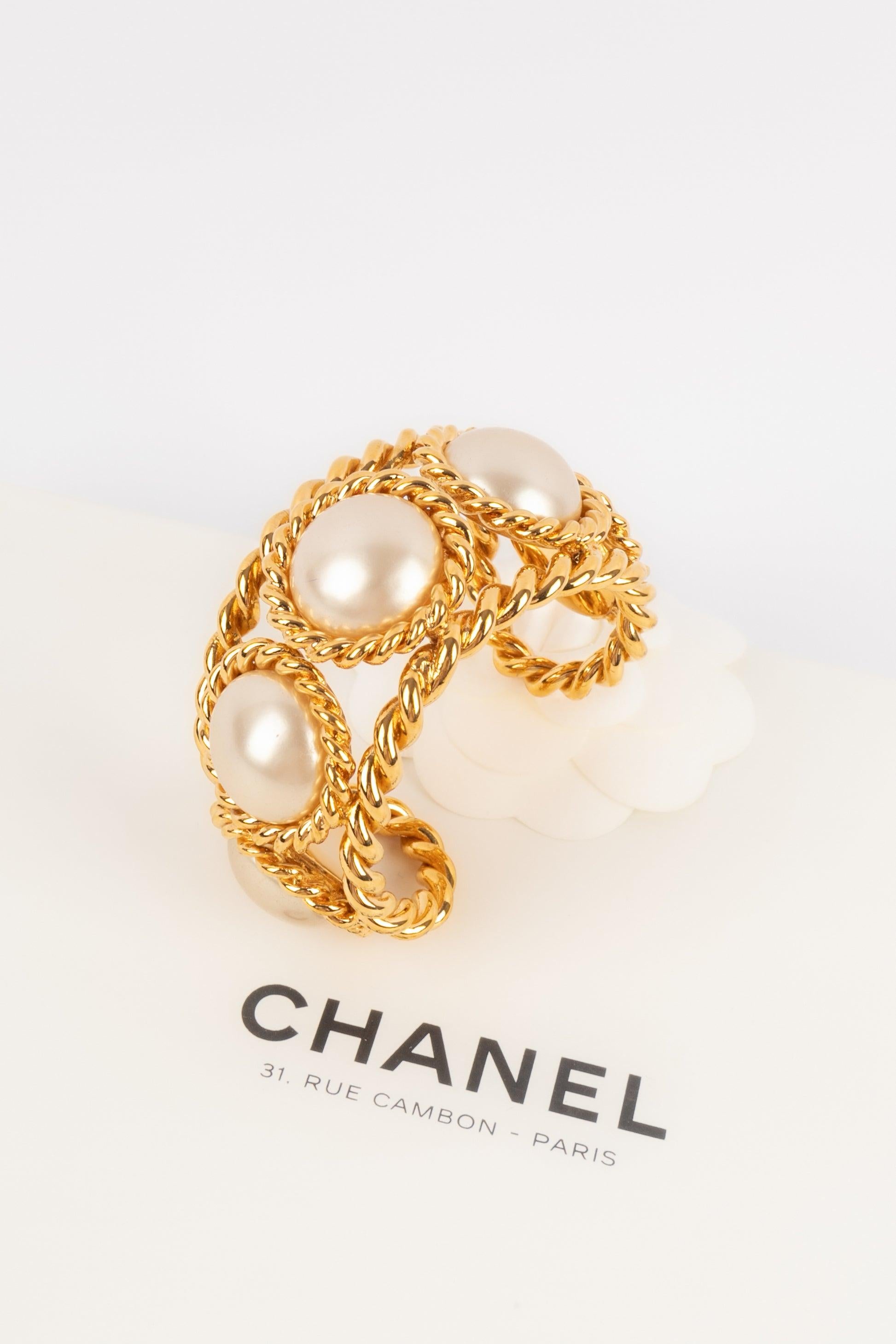 Pulsera Chanel con cabujones nacarados, años 90 en venta 4
