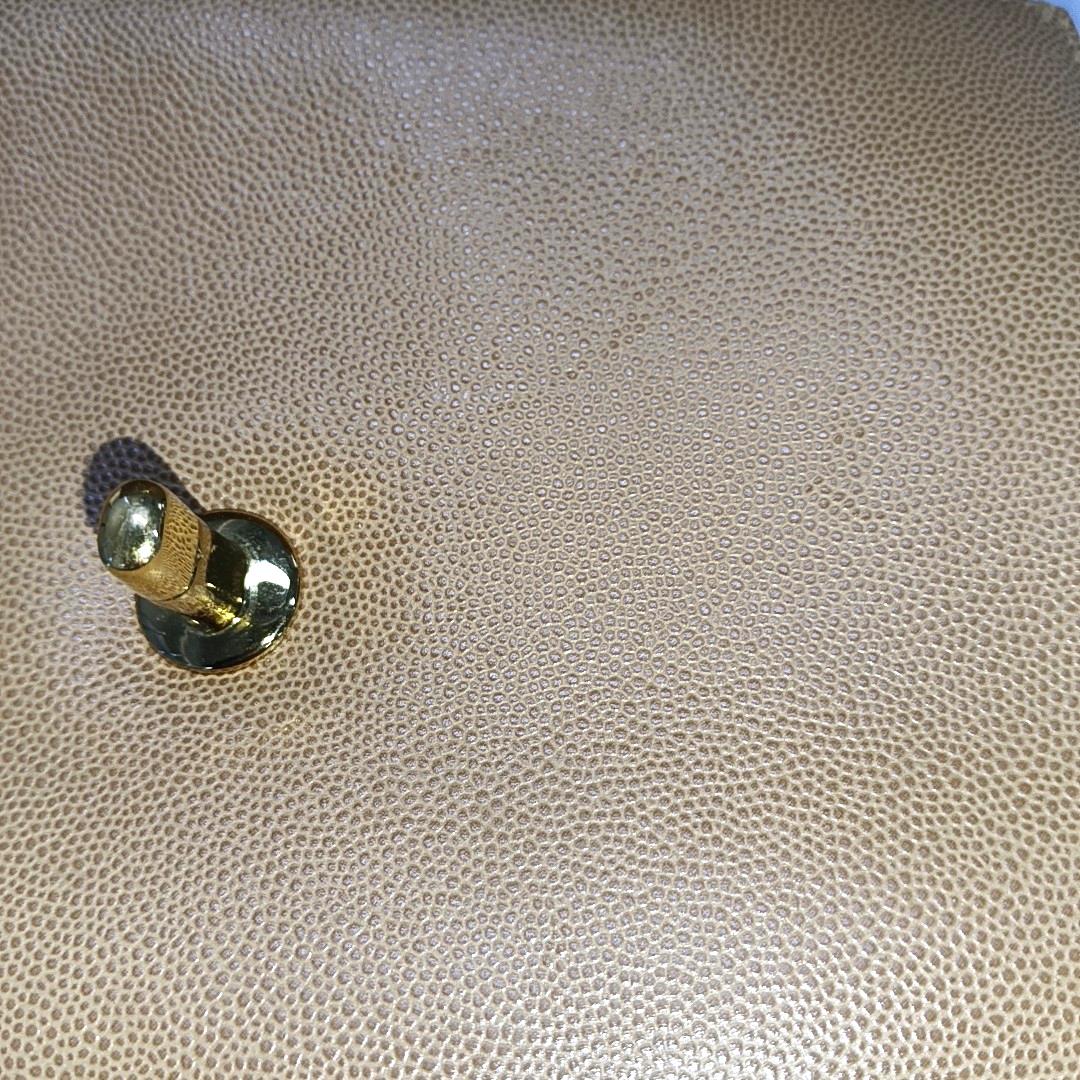 Sac à rabat CC tressé en cuir caviar beige Chanel en vente 7