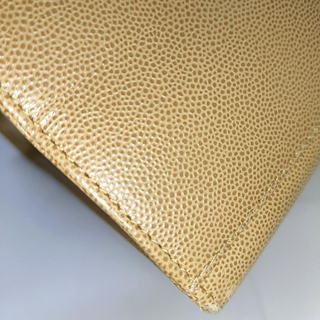 Sac à rabat CC tressé en cuir caviar beige Chanel en vente 9
