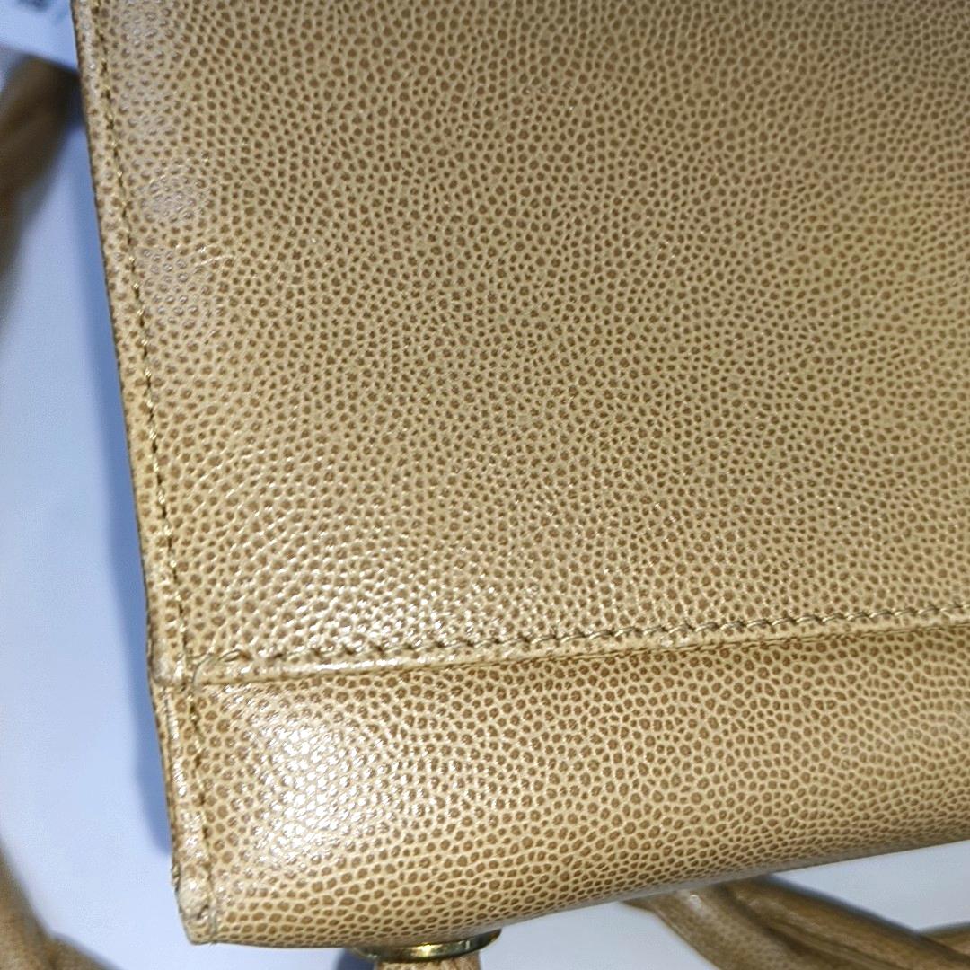 Sac à rabat CC tressé en cuir caviar beige Chanel en vente 11