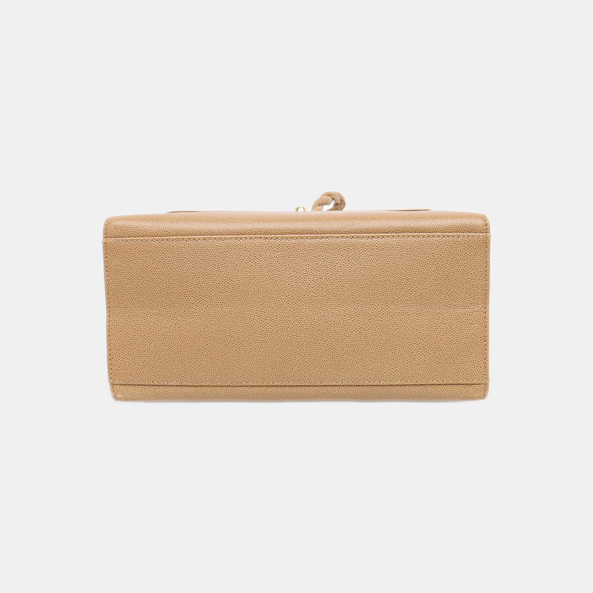 Sac à rabat CC tressé en cuir caviar beige Chanel en vente 1