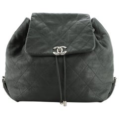 Sac à dos Chanel tressé avec cordon de serrage en cuir de veau matelassé de taille moyenne