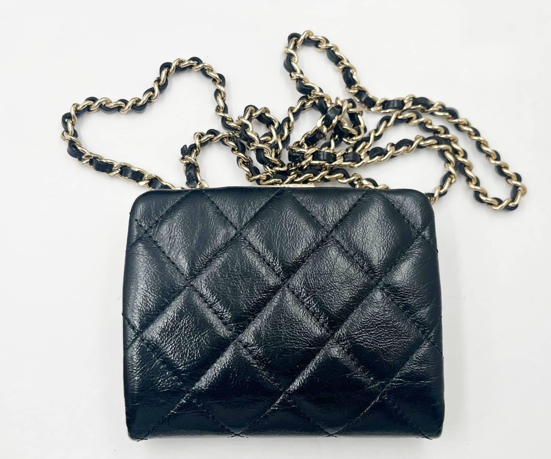 Chanel Brand New Black Crinkled Leather Coin Purse Crossbody Bag  In New Condition For Sale In Pasadena, CA