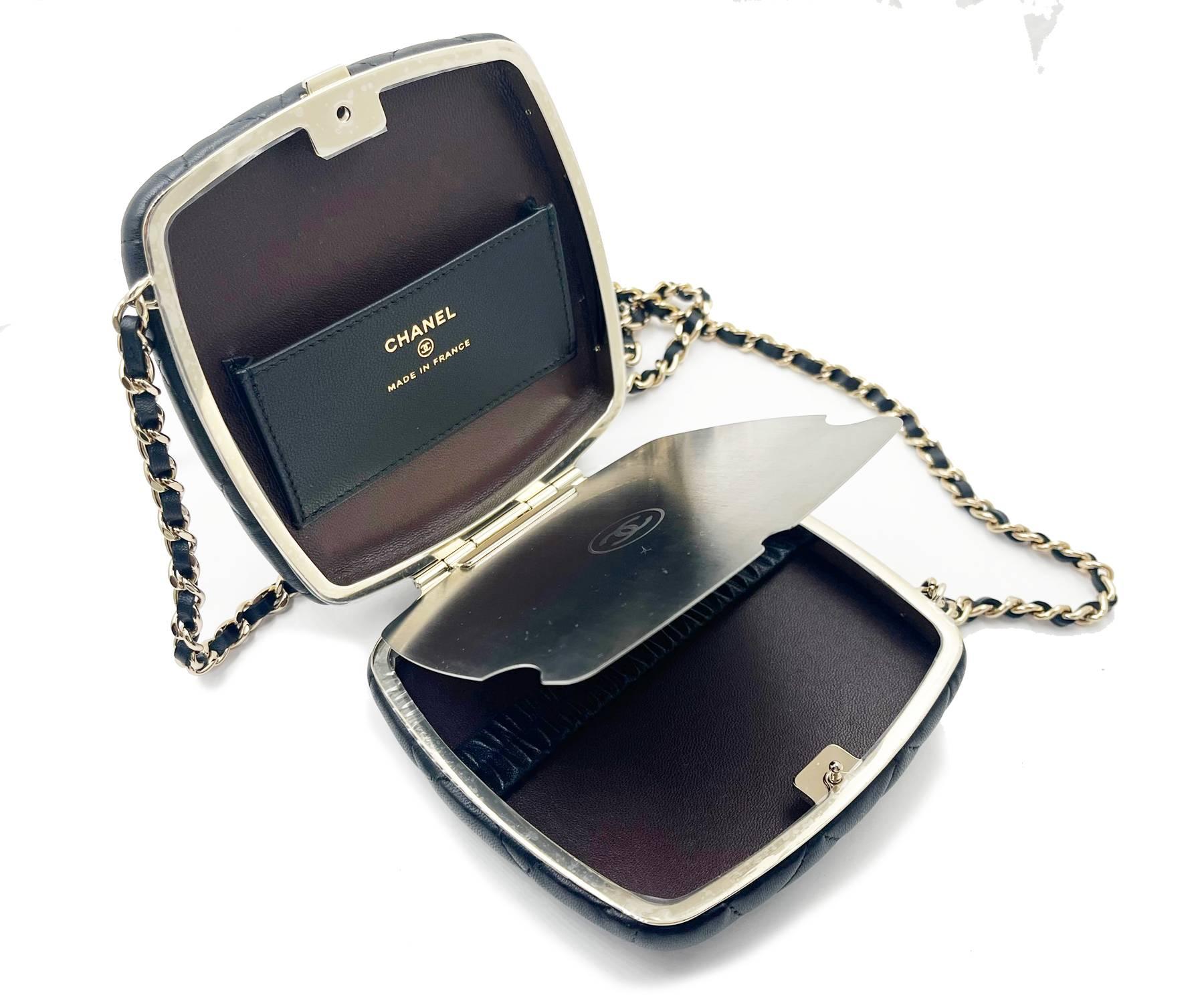 Chanel Brand New Black Quilted Hard Case Compact Vanity Crossbody Bag  im Zustand „Neu“ im Angebot in Pasadena, CA