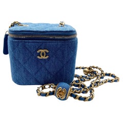 Klassische Chanel Mini-Schminktasche/Umhängetasche aus Denim mit Perlen Crush