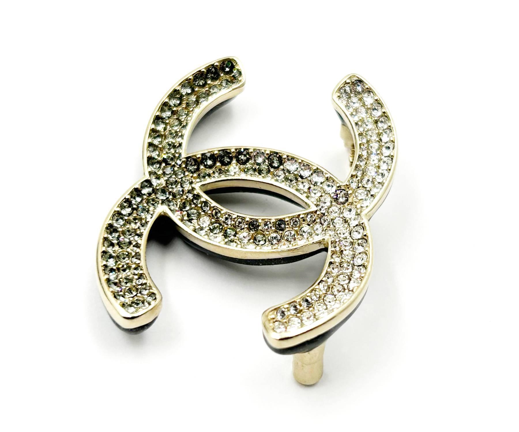 Chanel Spilla Classica Argento Grigio Ombre Nero Curva &New In condizioni Nuovo in vendita a Pasadena, CA