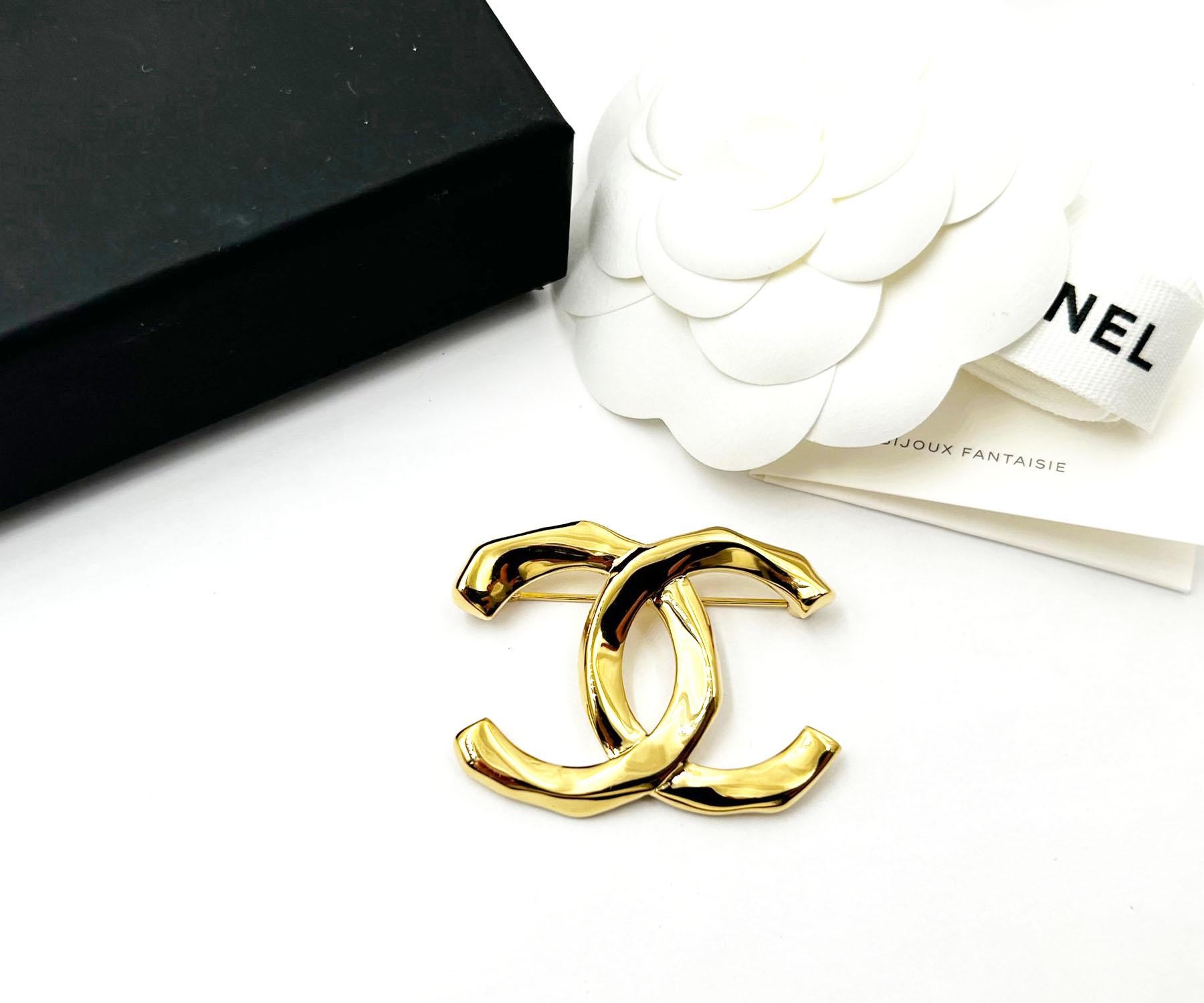 Artisan Chanel Brand New Gold Bended CC Brooch  For Sale
