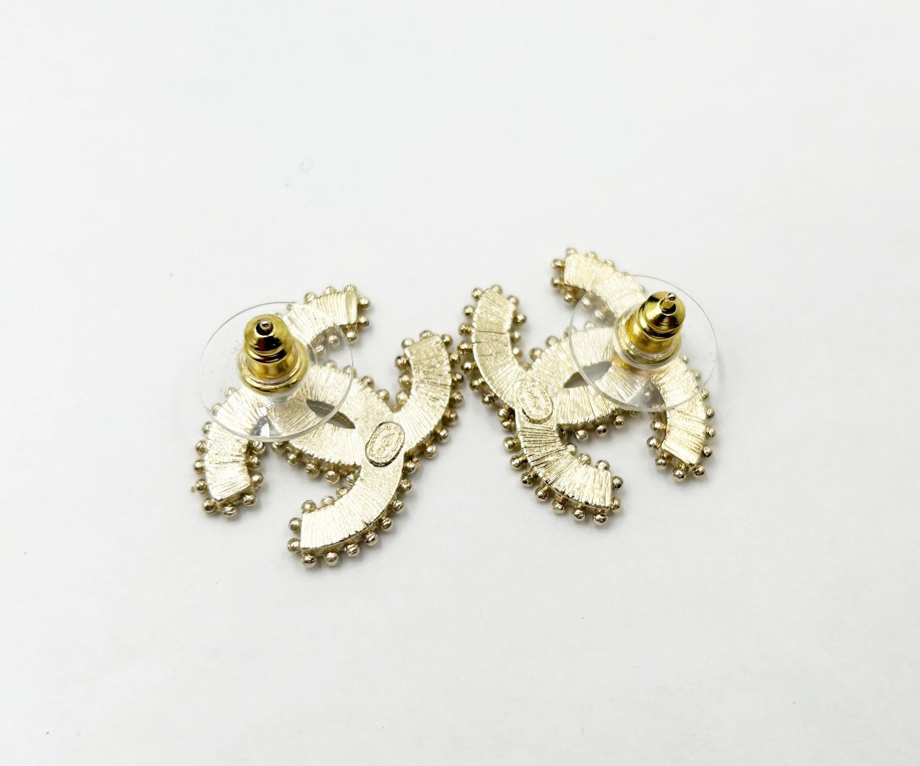 Chanel Brand New Gold CC Beige Enamel Dots Piercing Earrings In New Condition For Sale In Pasadena, CA