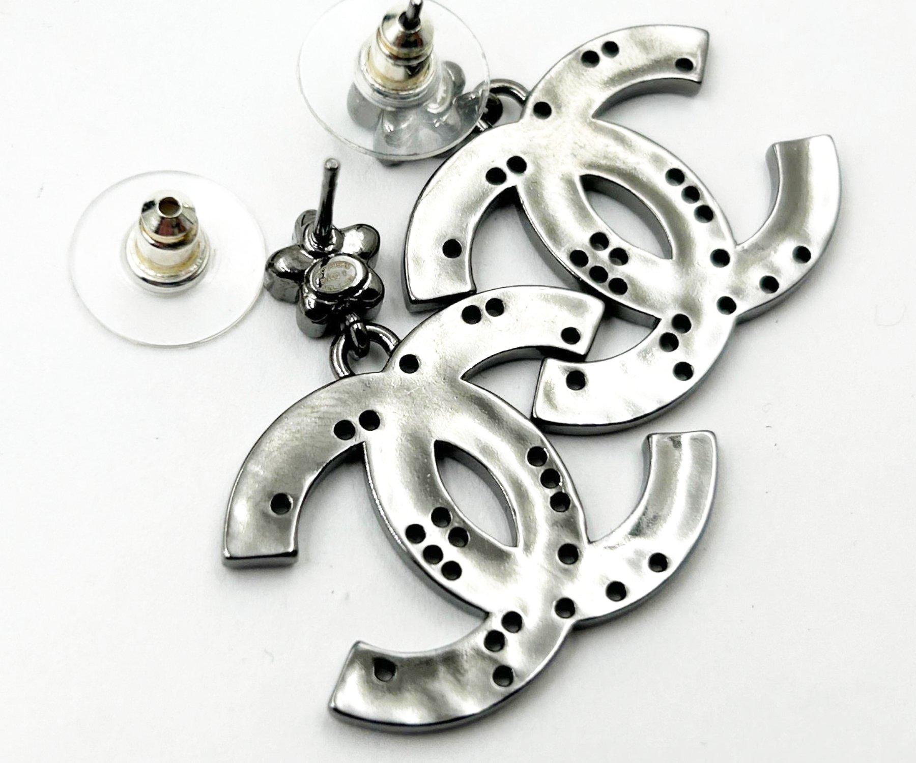 Chanel &New Orecchini con piercing a forma di stella CC in metallo in vendita 1