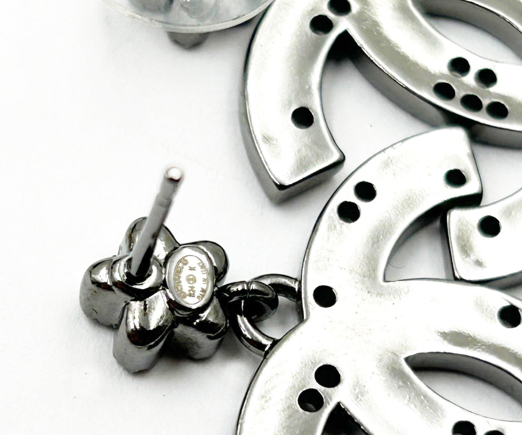 Chanel &New Orecchini con piercing a forma di stella CC in metallo in vendita 2