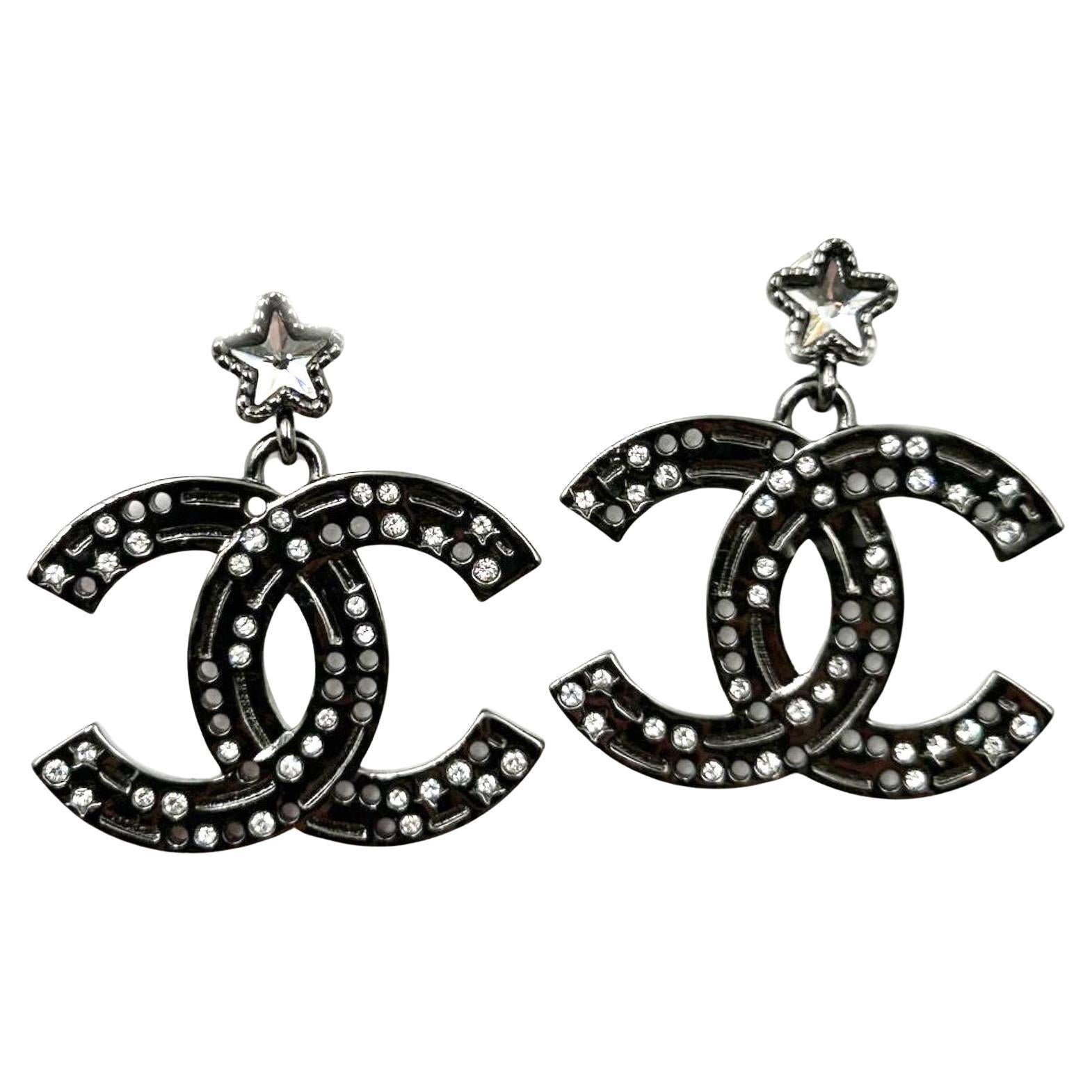Chanel Pendientes colgantes estrella CC de bronce