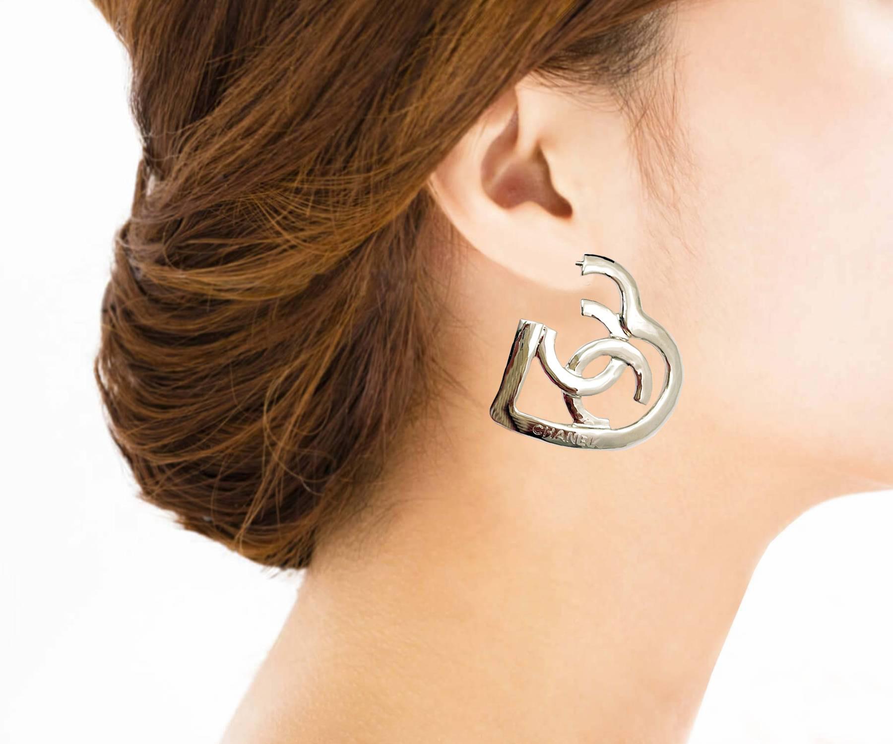 chanel heart hoop earrings