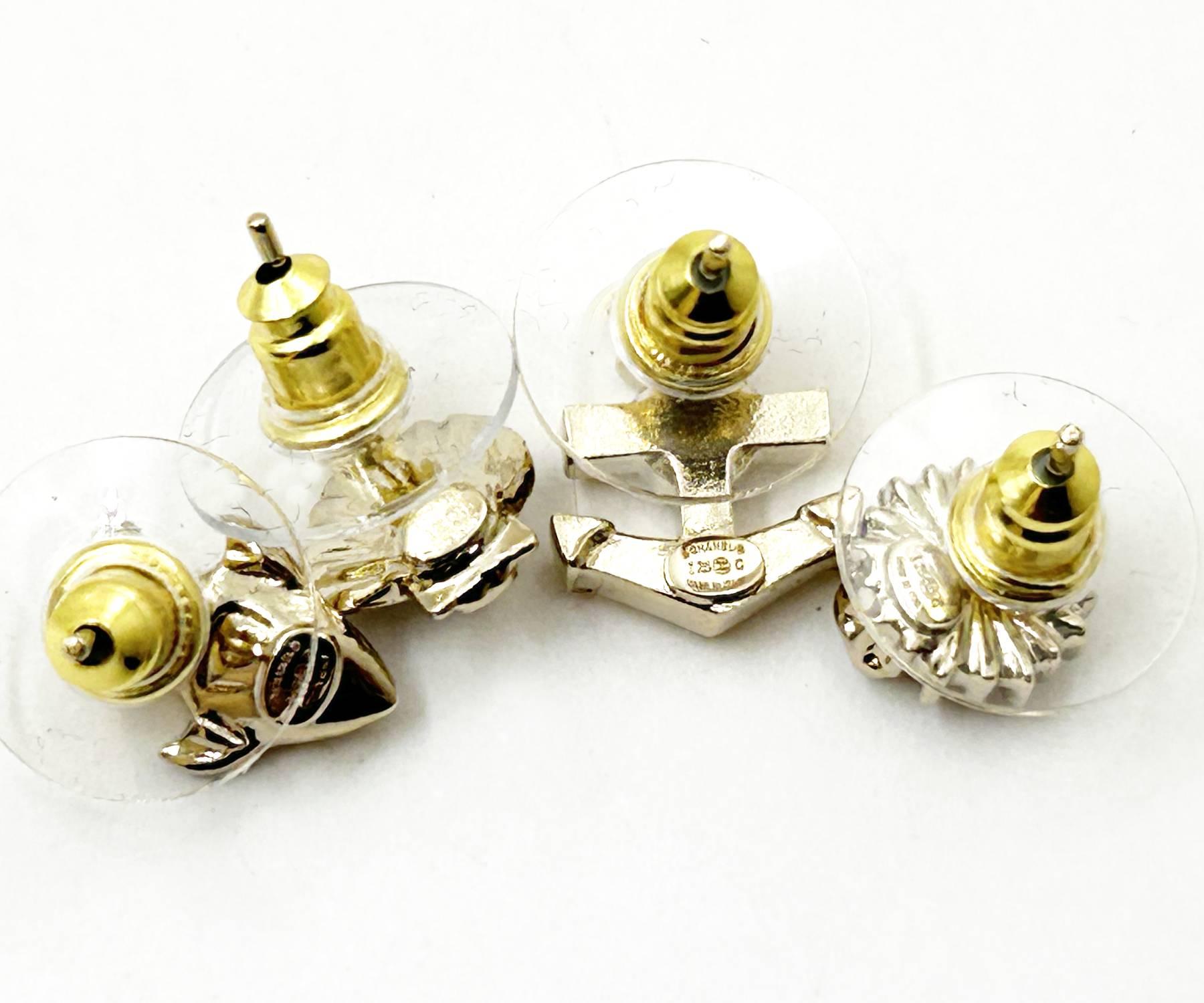 De las mujeres Chanel Nuevo y Raro Ancla de Oro Pez 4 Pequeños Pendientes Piercing en venta