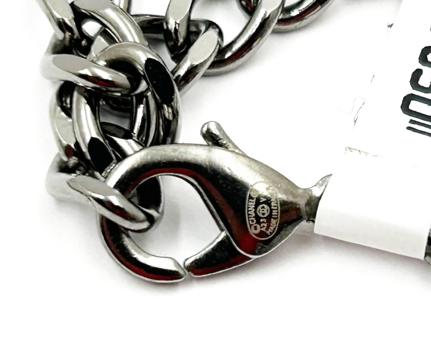 De las mujeres Chanel Nuevo Collar Gargantilla Cadena Gris Plata 5 Motivos Cristales en venta