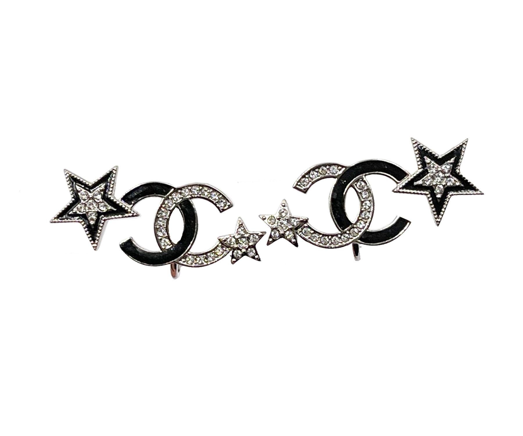Chanel Brand New Silver CC Black Enamel Star Ear Cuff Piercing Earrings

*Marked 23
*Made in France
*Comes with the original box, pouch, tag, booklet, ribbon and camellia flower
*Brand New

-It is approximately 1.25