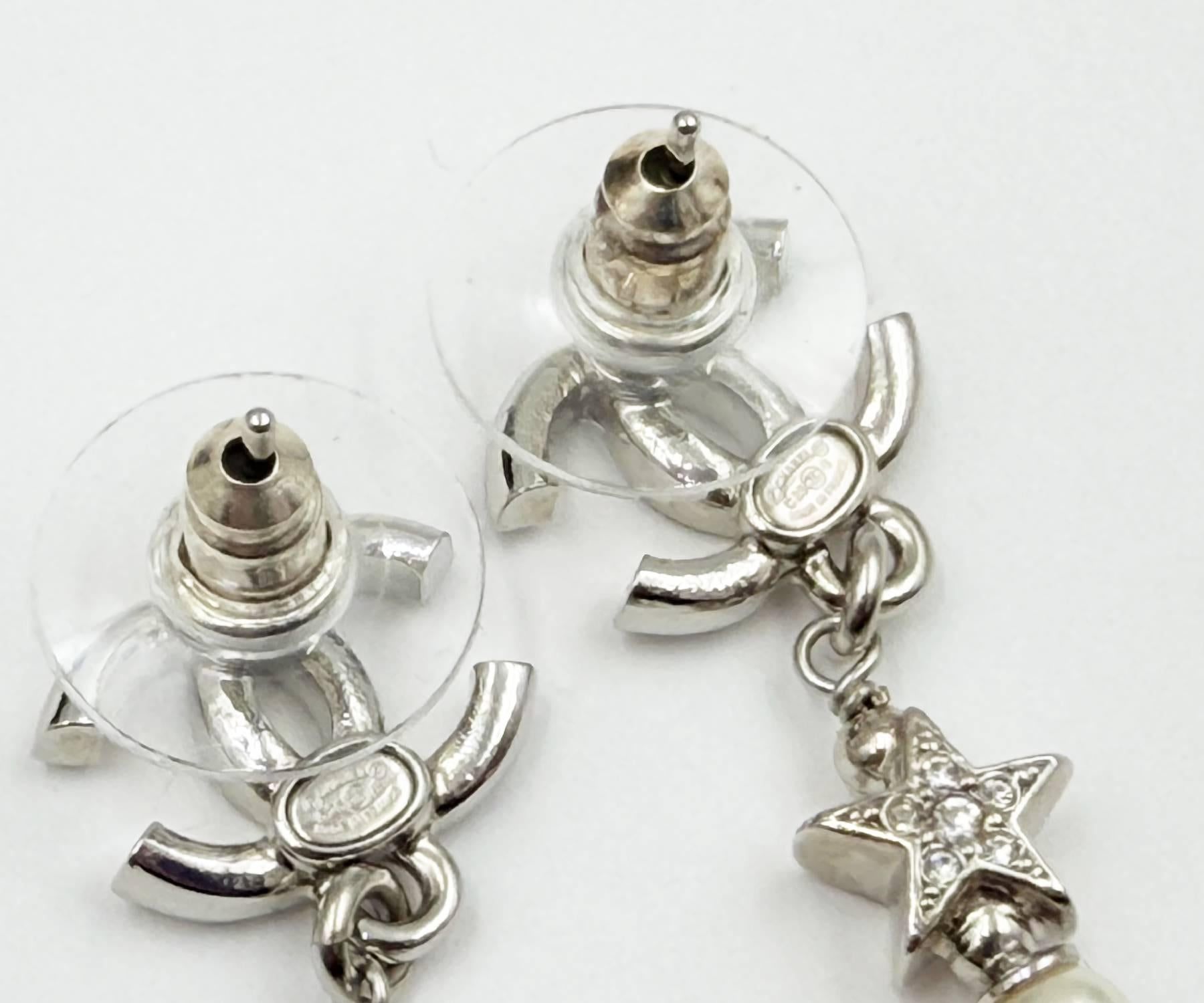 A. Silver &New Orecchini a goccia di perle con stella di cristallo CC Chanel in vendita 2