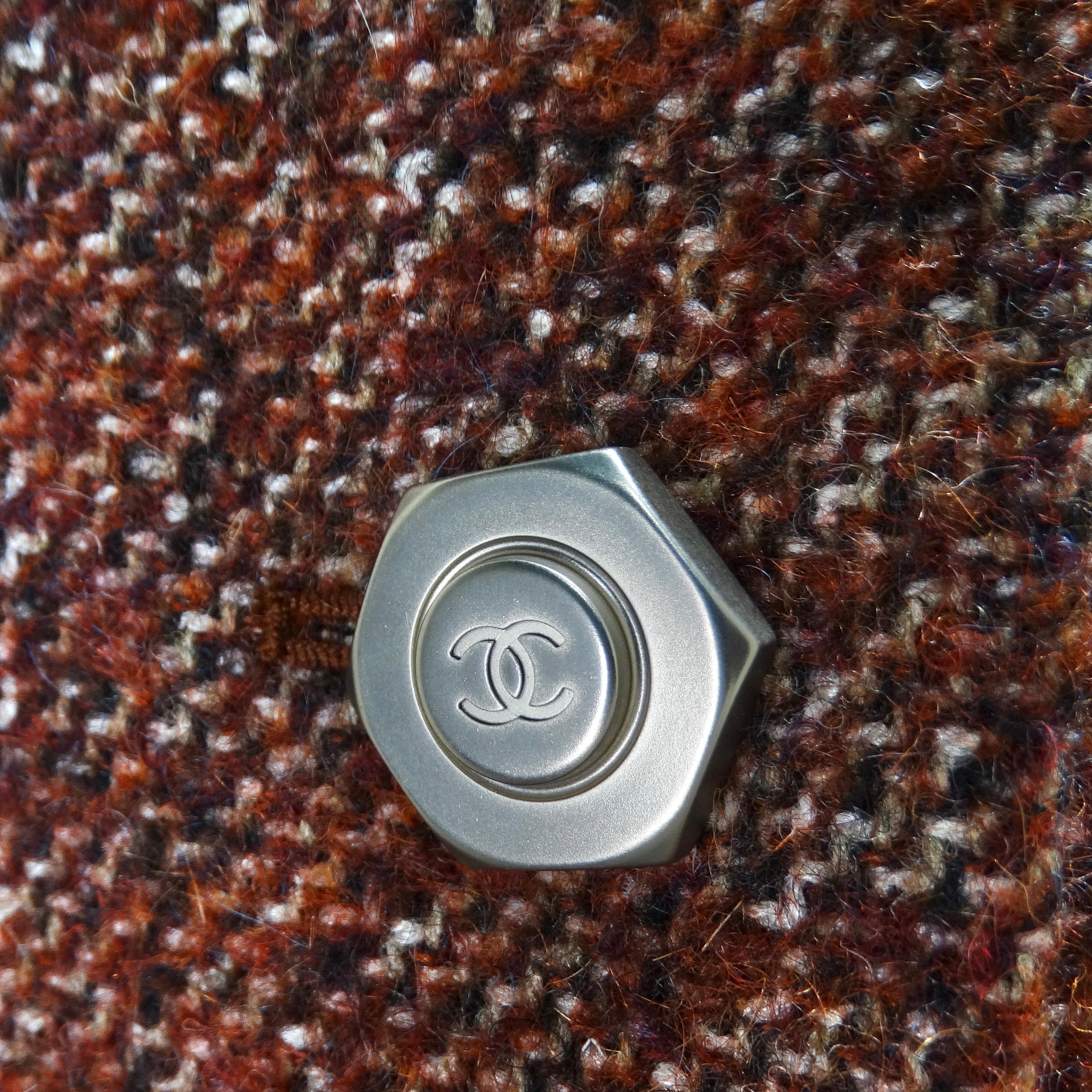 Neuer Tweed-Blazer von Chanel (Braun) im Angebot