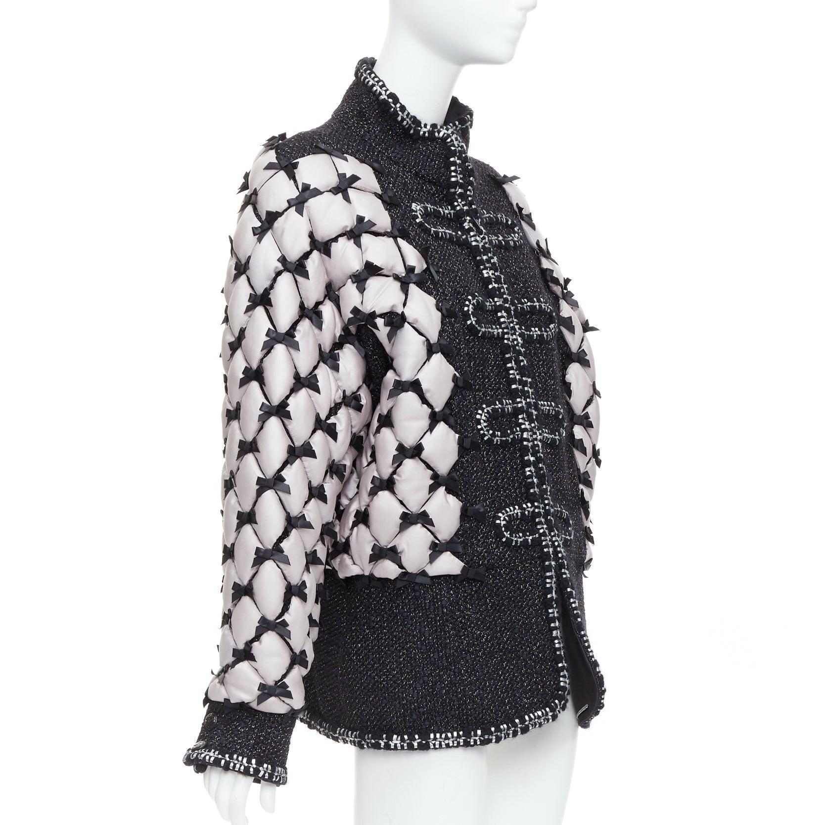 Chanel Brasserie Runway giacca nera in tweed bianco trapuntata tromp loeil a strati In condizioni ottime in vendita a Hong Kong, NT