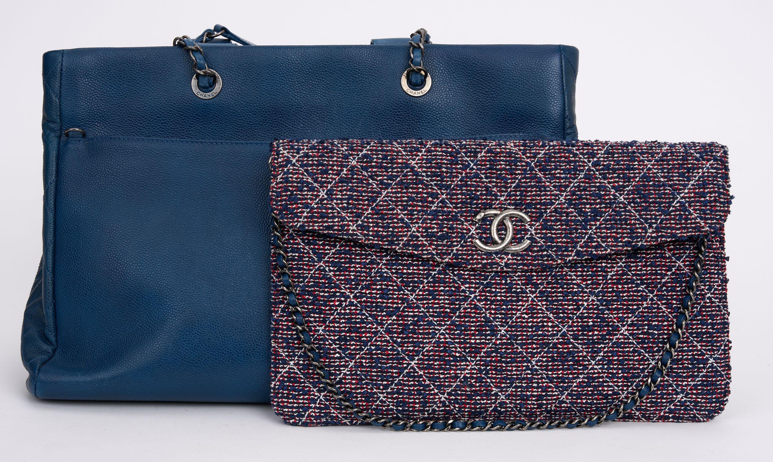 This Chanel Coco Break Shopping Bag features blue caviar leather and a detachable tweed clutch and a leather intertwined ruthenium hardware strap. Includes dust cover. Hologram first two numbers are 22.
Strap Drop  - 10.5