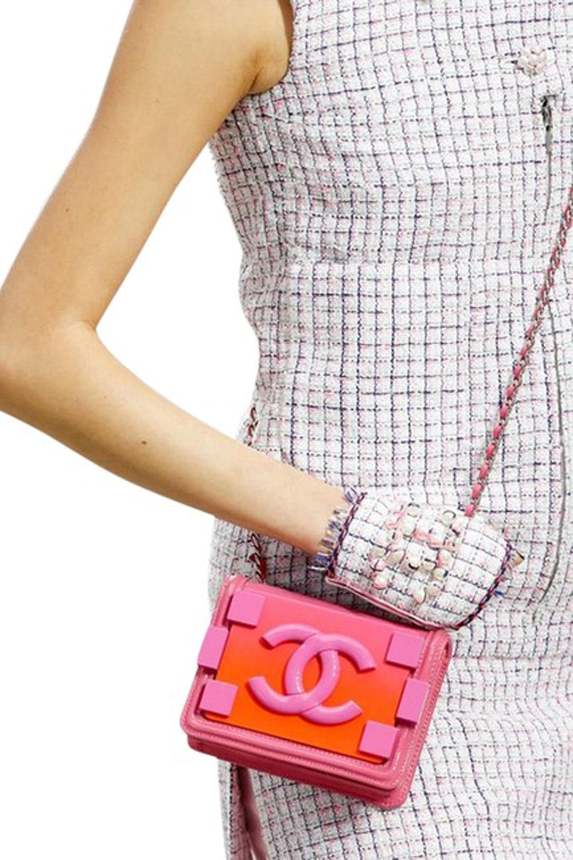 Chanel pochette Lego rose vif à rabat en vente 1