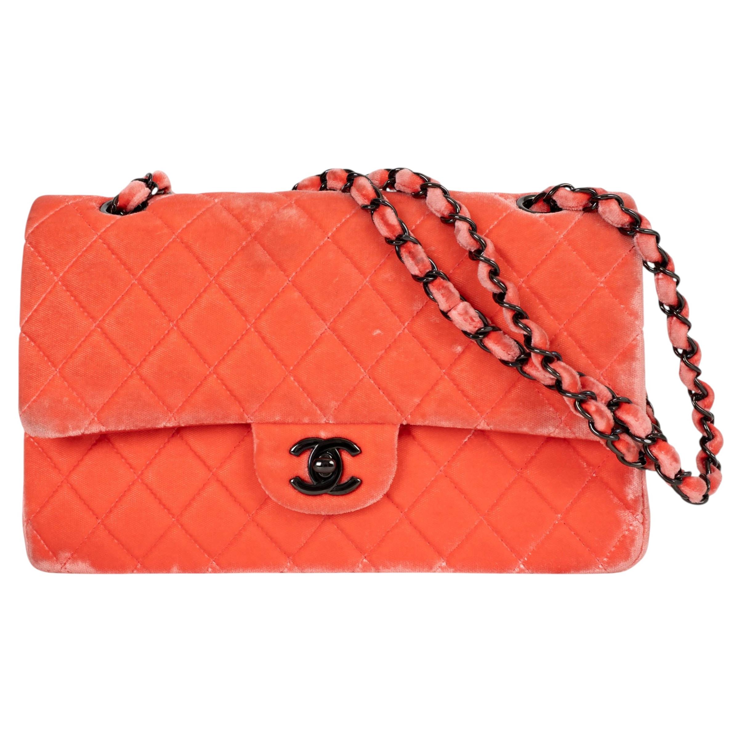 Are all Chanel bags red inside?