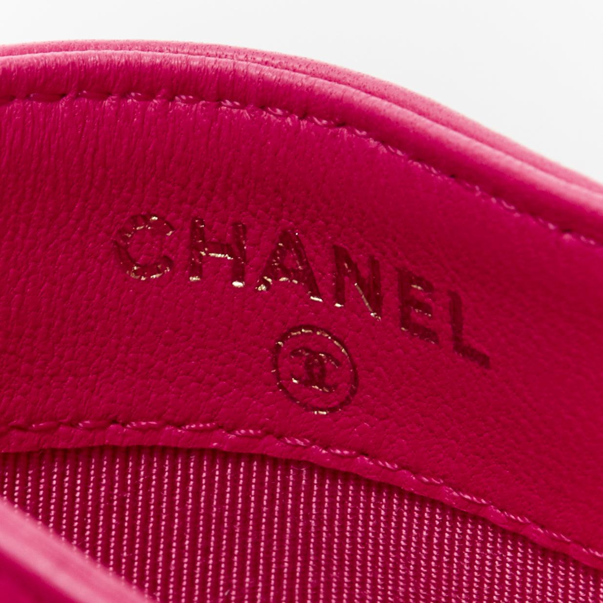 CHANEL bright pink smooth leather CC logo quilted cardholder For Sale 3