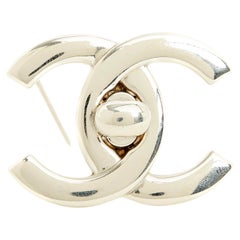 Chanel Broche SS1996 CC Large Silver CC Turnlock Brooch