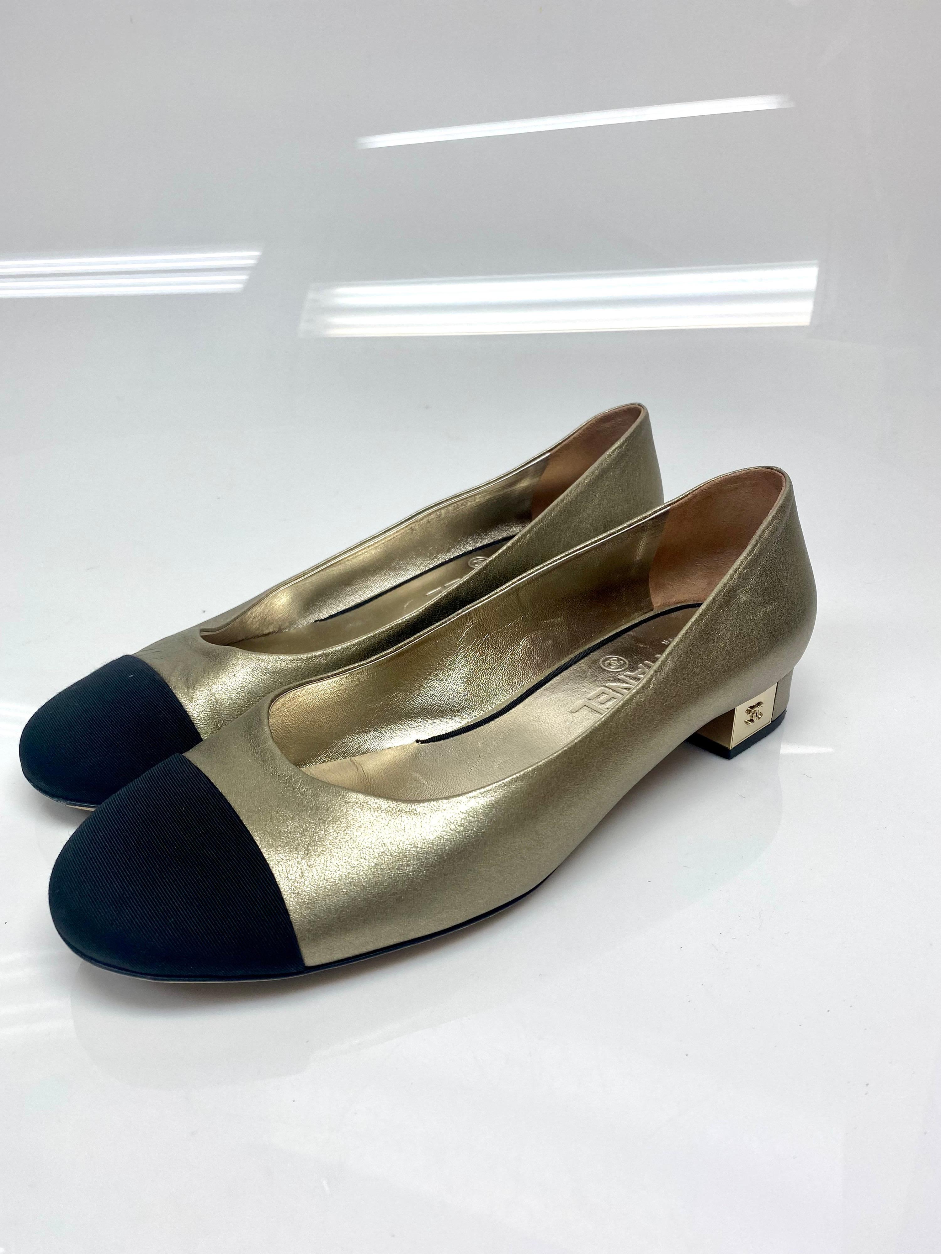 Women's Chanel Bronze and Black Ballerina Pumps with Gold CC Detail Size 40.5 For Sale