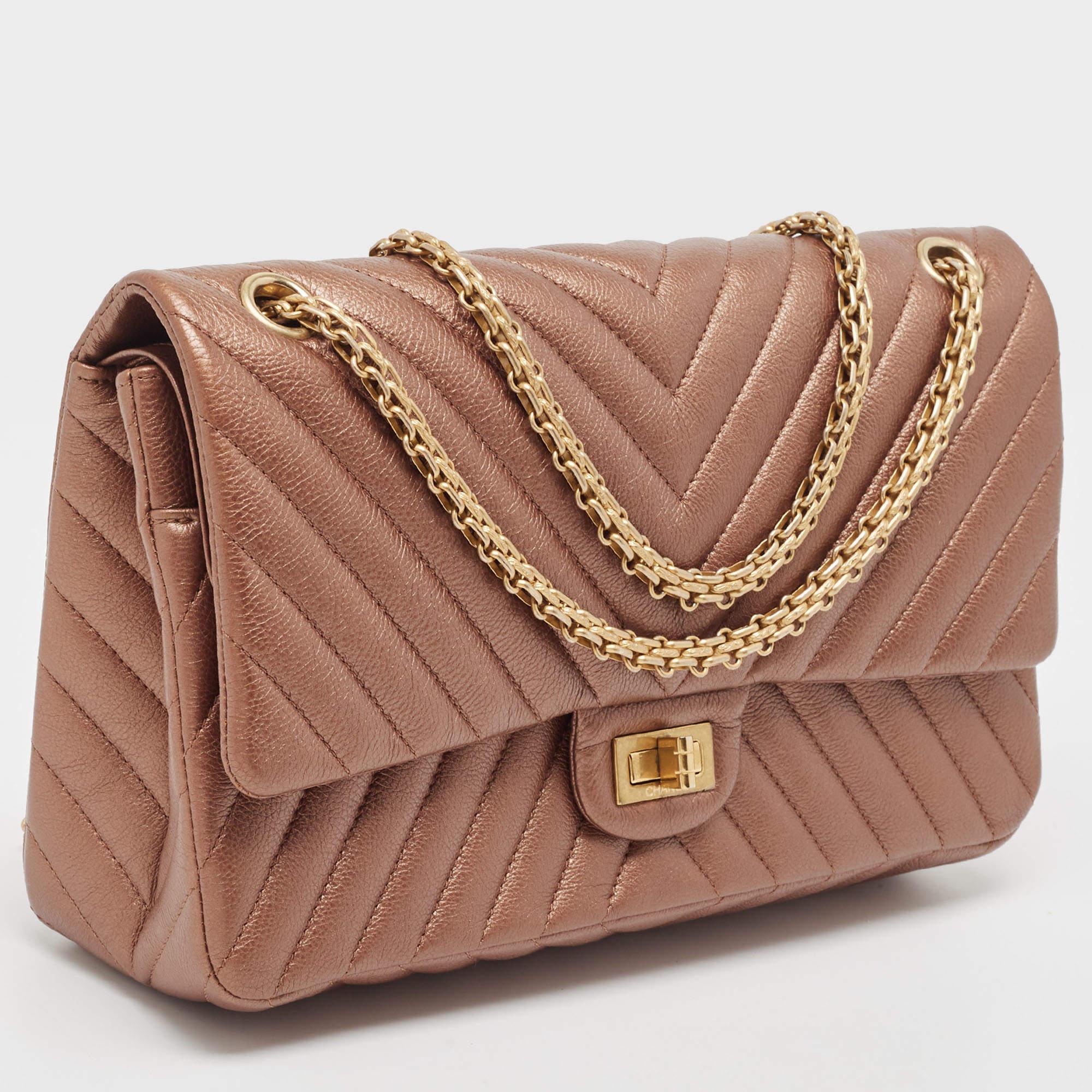 Chanel Bronze Chevron Leather 226 Reissue 2.55 Flap Bag In Good Condition In Dubai, Al Qouz 2
