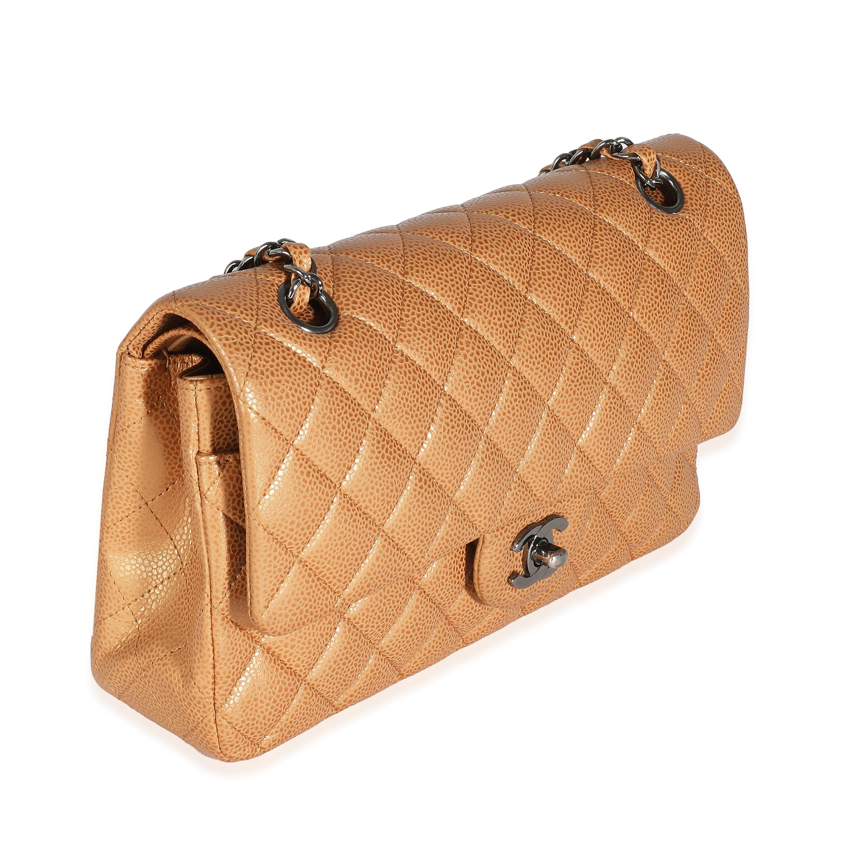 Bolso Chanel Bronce Oro Acolchado Clásico Mediano Doble Solapa en Excelente estado para la venta en New York, NY