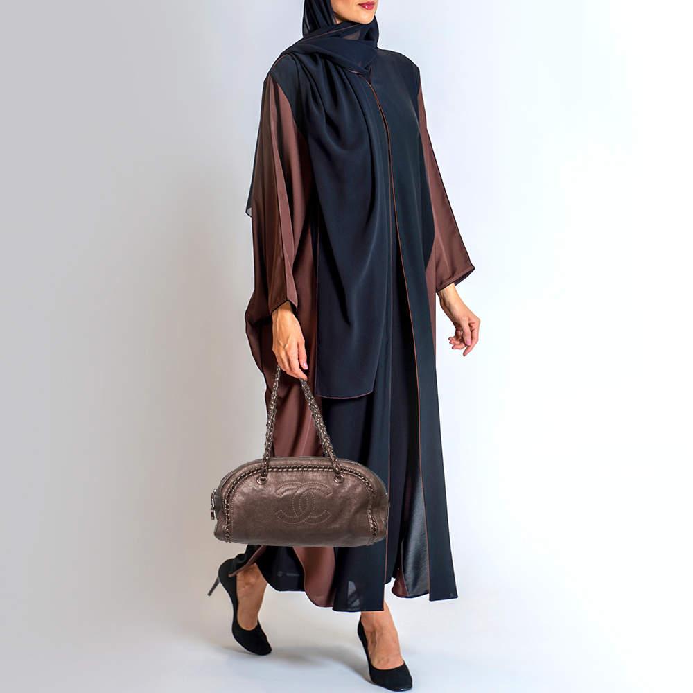 Chanel Bronze Leather Luxe Ligne Bowler Bag In Good Condition In Dubai, Al Qouz 2