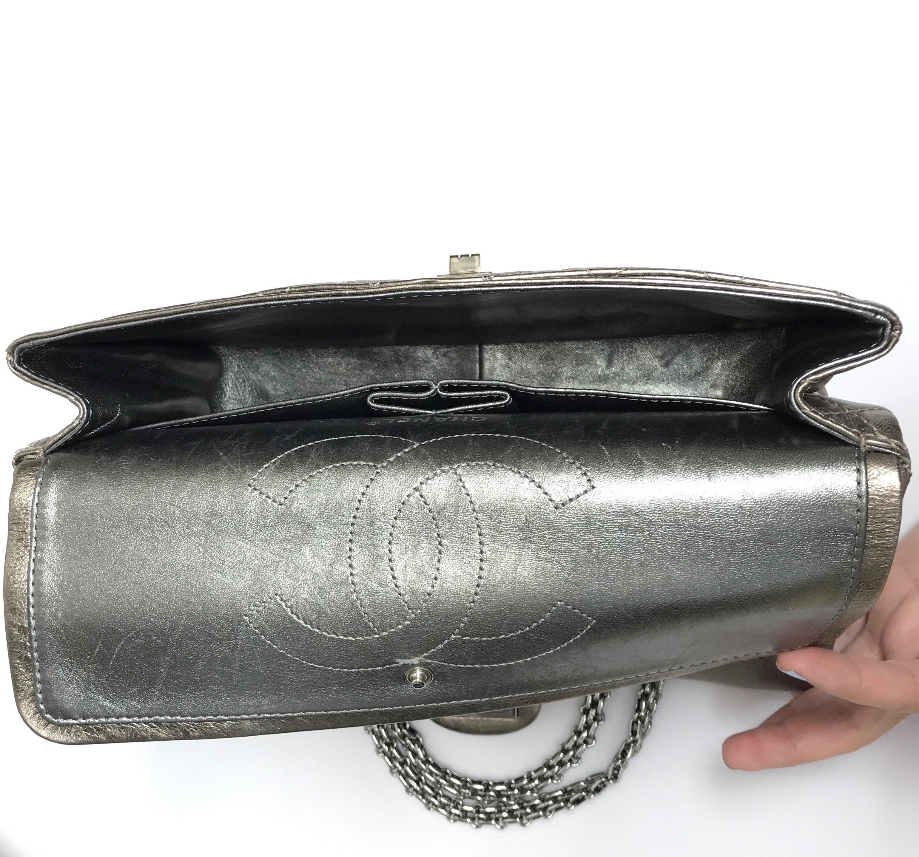 Chanel bronze metallic Re-issue 226 handbag 3