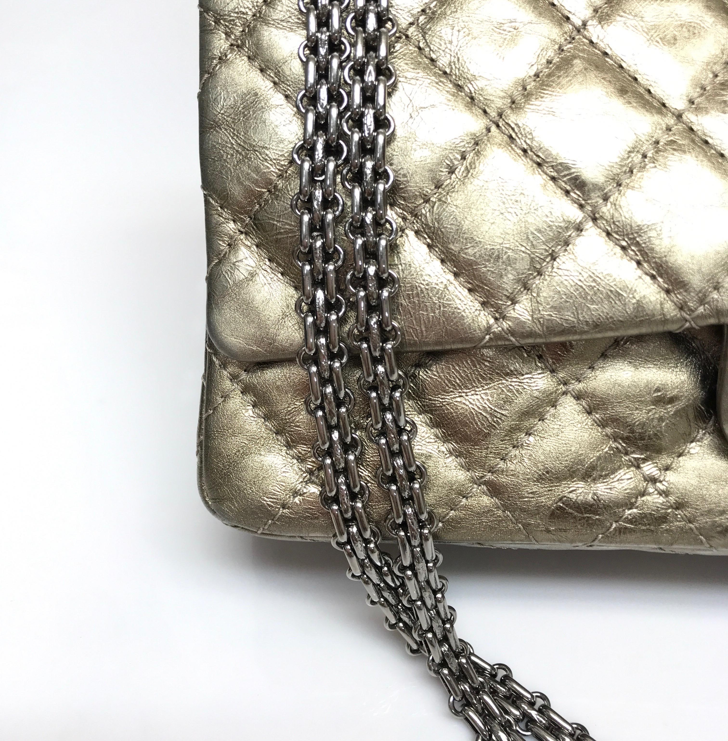 Chanel bronze metallic Re-issue 226 handbag In Excellent Condition In West Palm Beach, FL