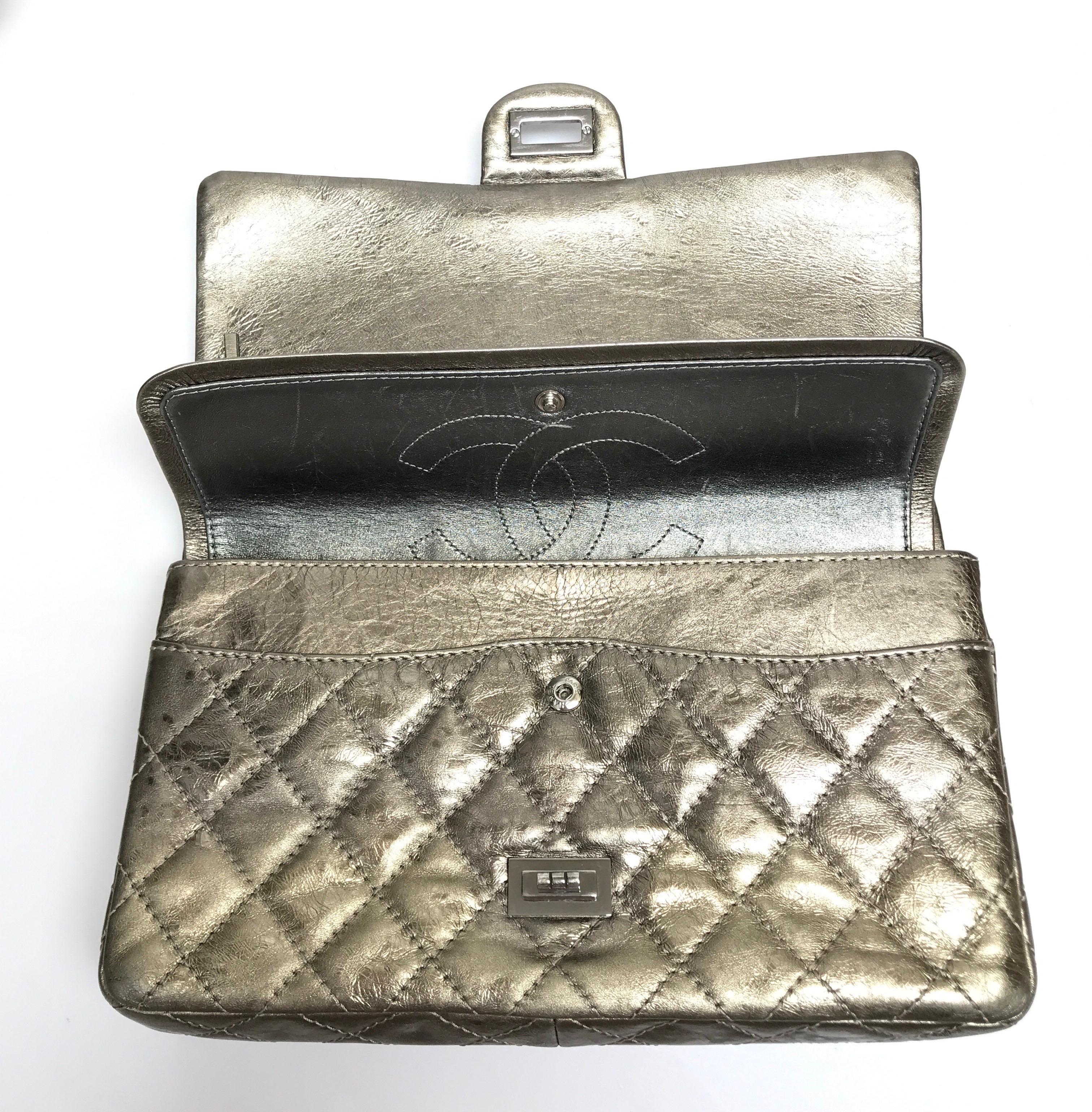 Chanel bronze metallic Re-issue 226 handbag 2