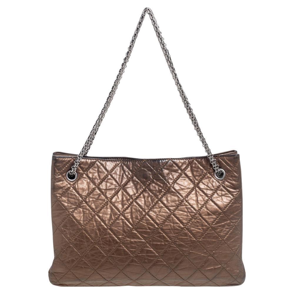 Chanel Bronze Quilted Aged Leather 2.55 Reissue Shopping Tote In Good Condition In Dubai, Al Qouz 2