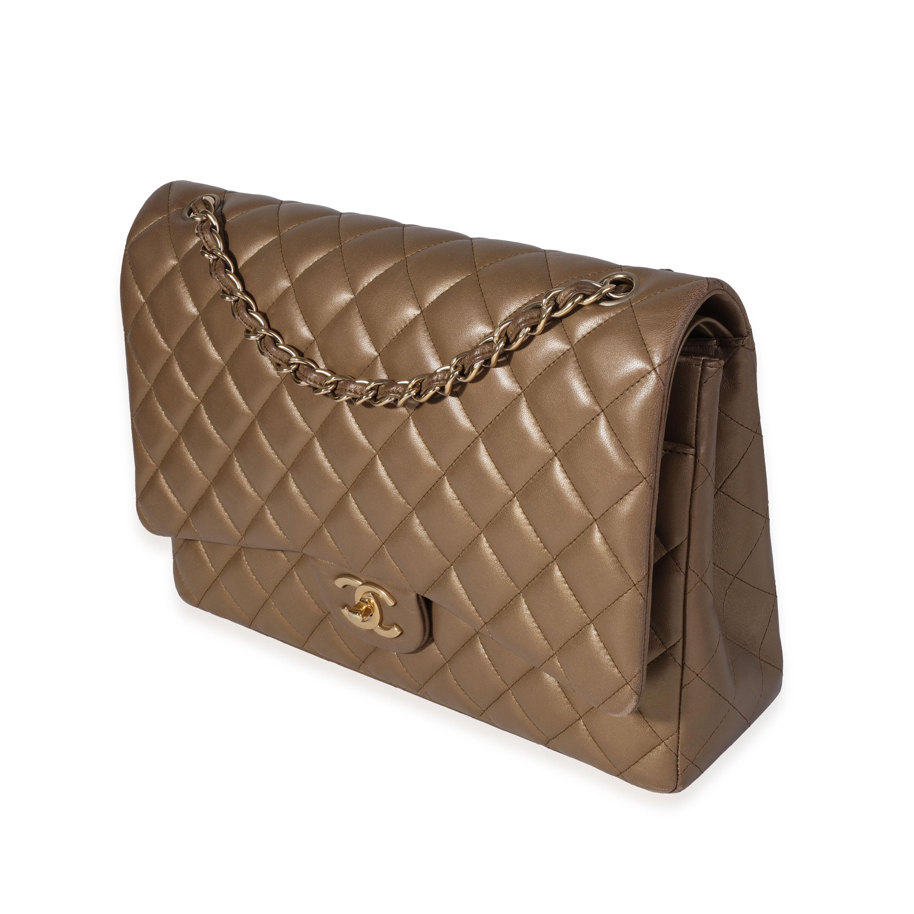 Borsa Chanel bronzo trapuntata in pelle d'agnello Maxi Classic con doppia patta In condizioni ottime a New York, NY