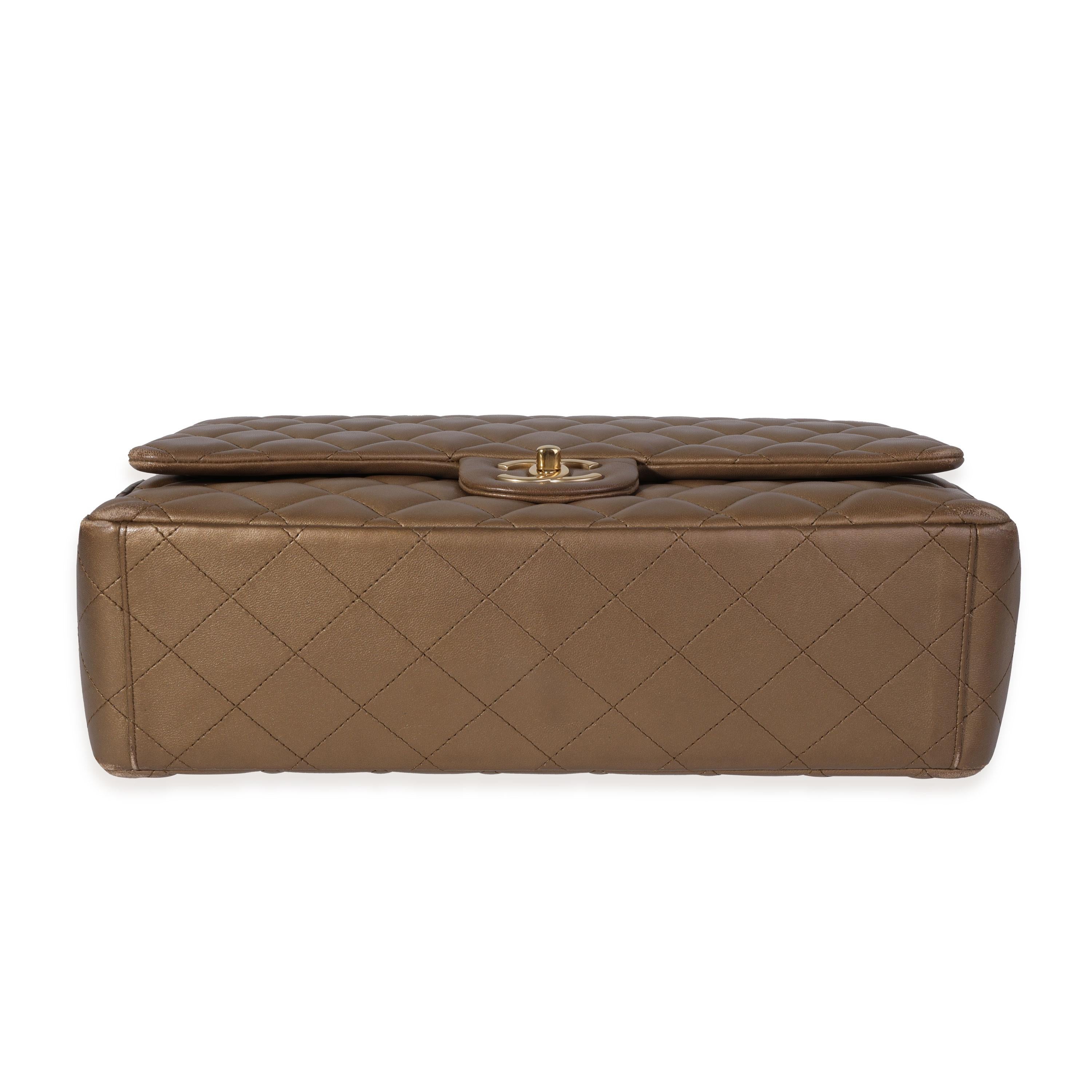 Borsa Chanel bronzo trapuntata in pelle d'agnello Maxi Classic con doppia patta 3