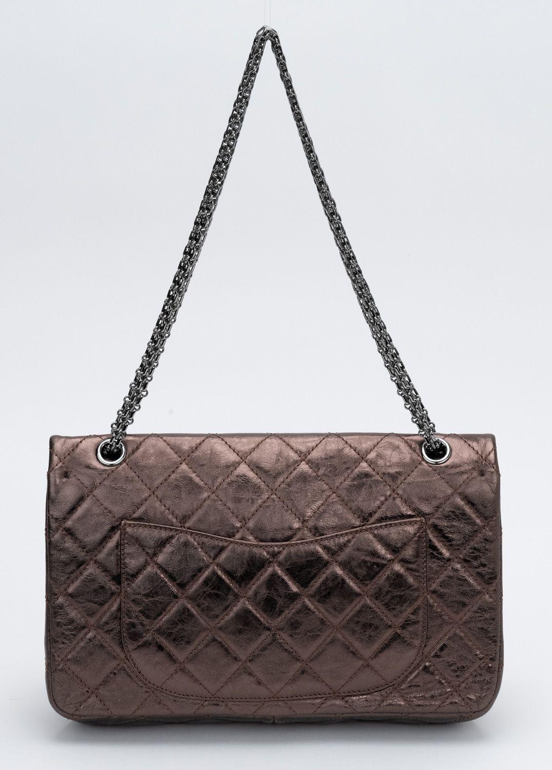 Noir Chanel Bronze Reissue - Sac à double rabat Jumbo en vente