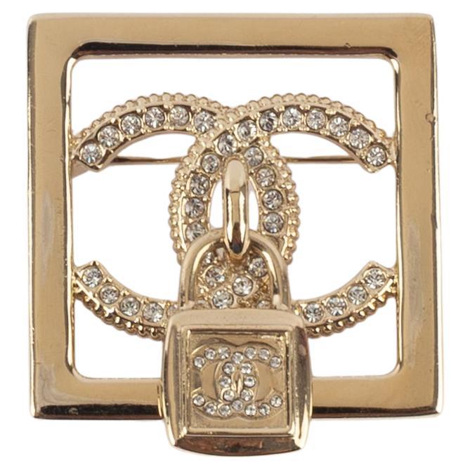 Chanel brooch 2023