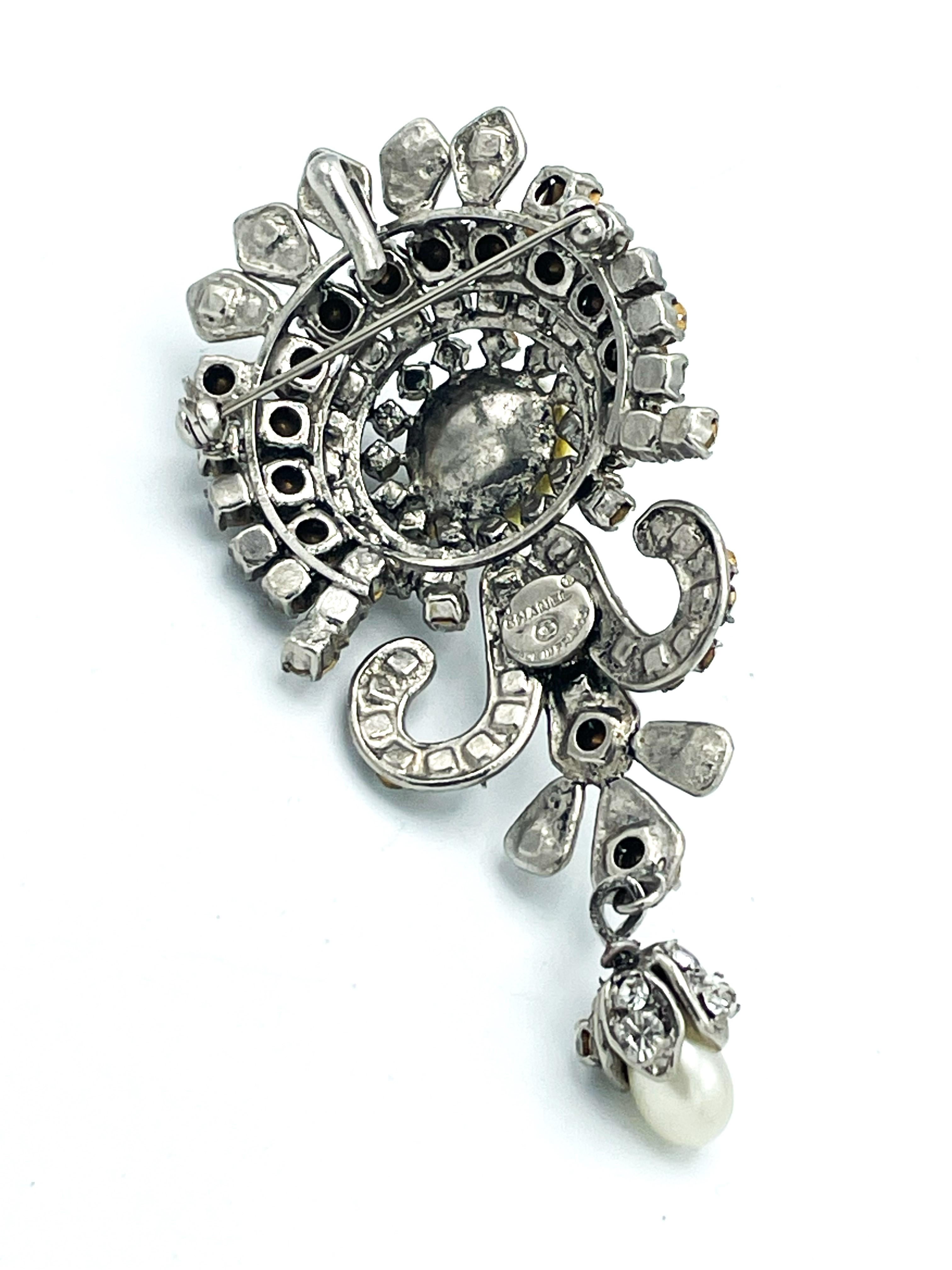 Broche y Colgante CHANEL, Metal rodiado,  Pedrería, firmado 1970/80 en venta 2