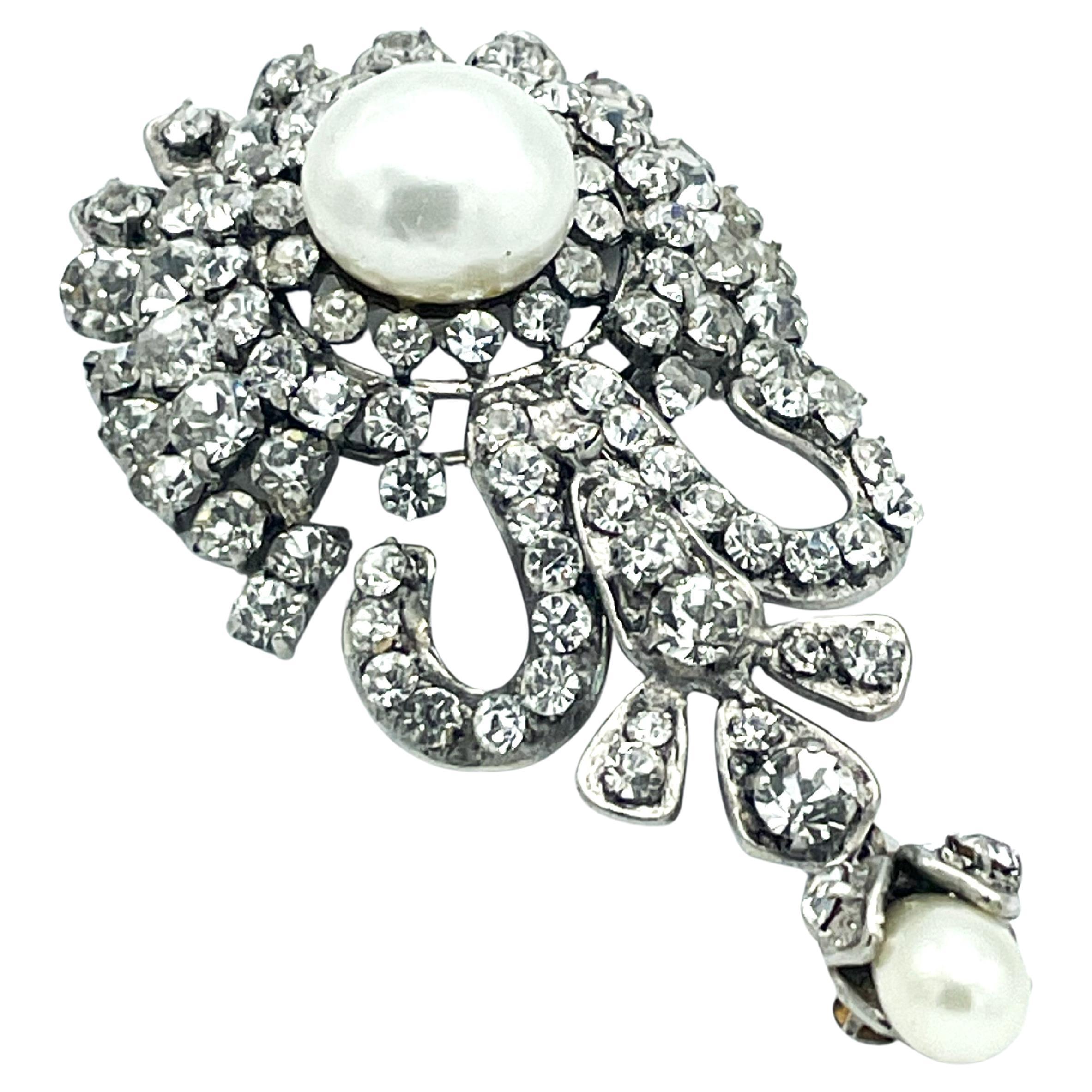 De las mujeres Broche y Colgante CHANEL, Metal rodiado,  Pedrería, firmado 1970/80 en venta