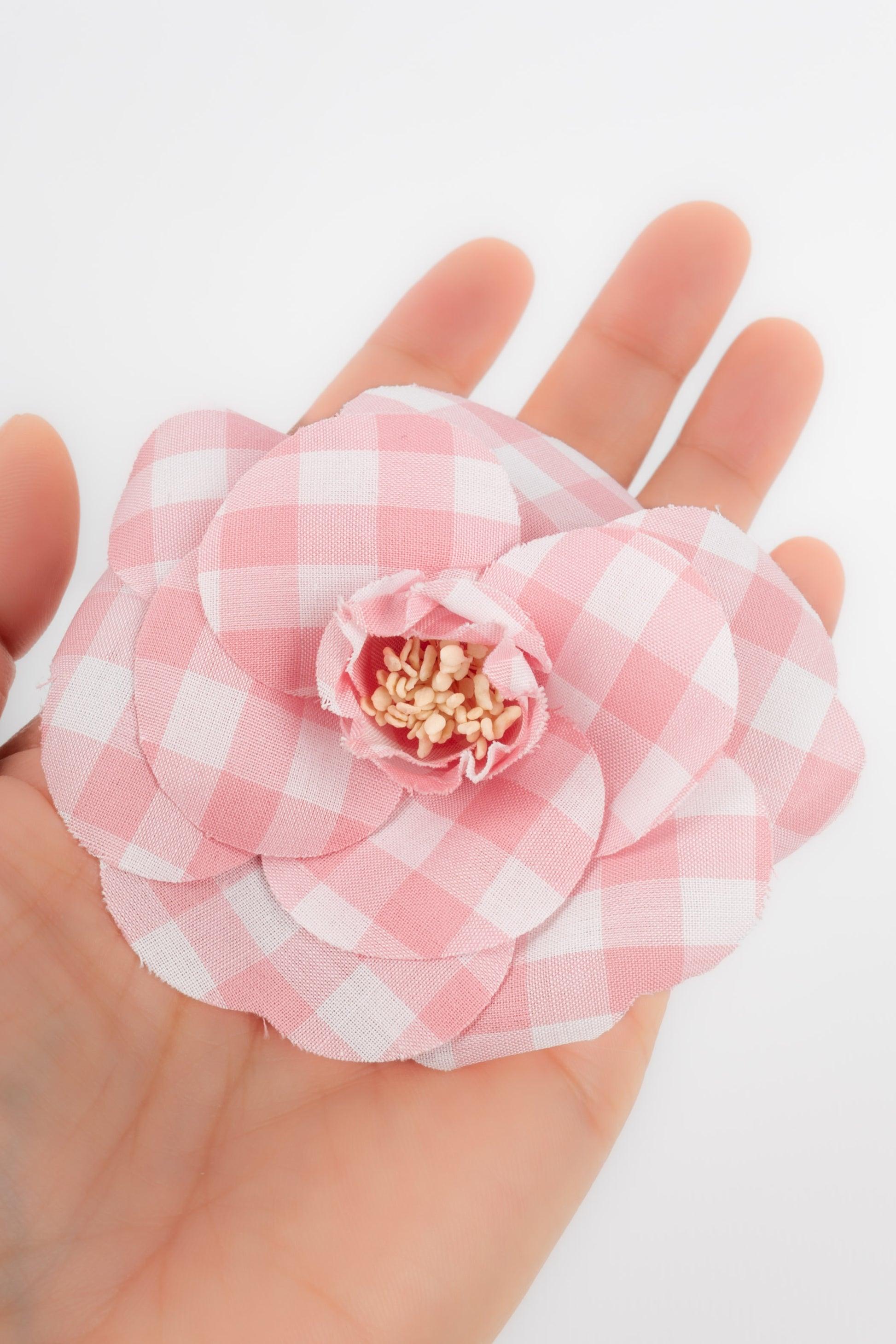 Chanel Brooch Camellia Made of Pink and White Gingham Fabric, 1990s For Sale 2