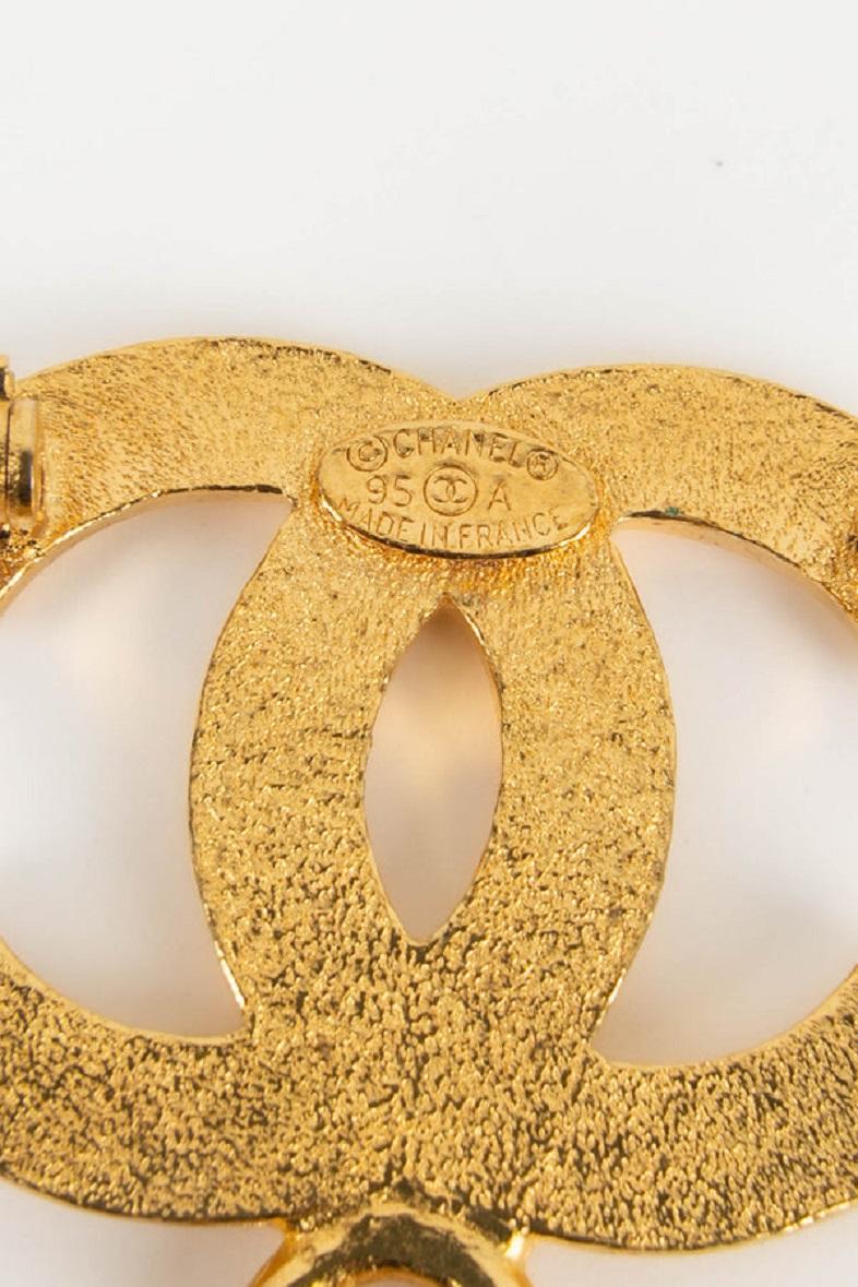 Chanel Brooch Charms in Gold metal , 1995 For Sale 1