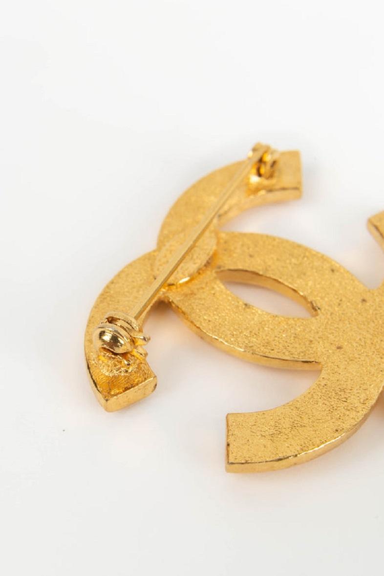 Chanel Brooch Charms in Gold metal , 1995 For Sale 2